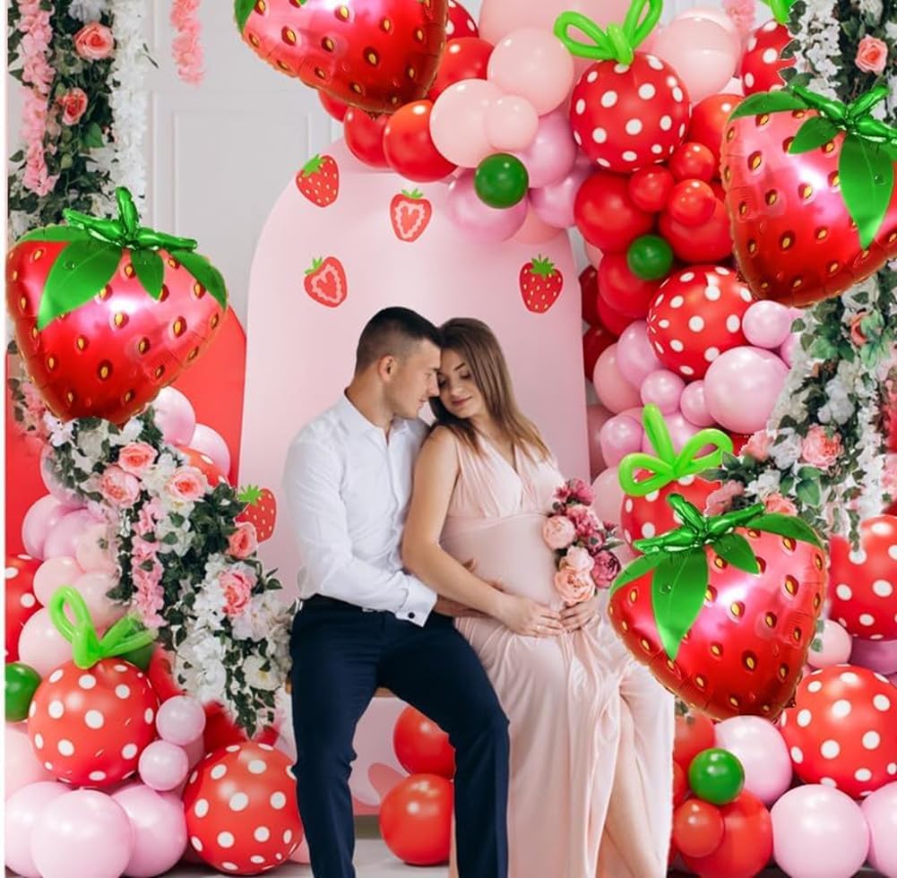 Detalle de Strawberry Balloon Garland Arch Kit — Red, Pink and Light Pink with Strawberry Foil Balloons
