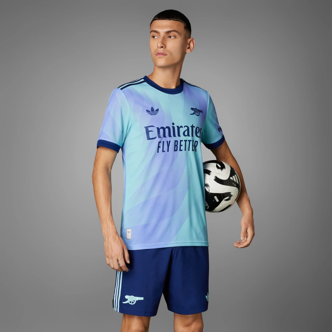 Detalle de Arsenal 24/25 camiseta tercera equipación azul