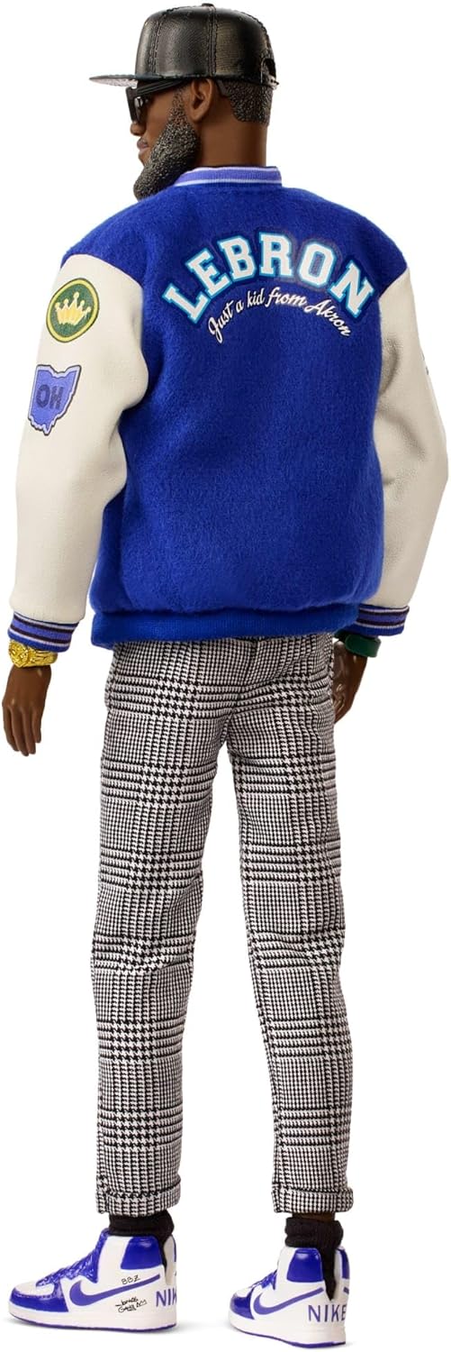 Thumbnail 4 de Barbie Kenbassadors LeBron James HRM33 – poupée Ken signature avec bombeur et accessoires