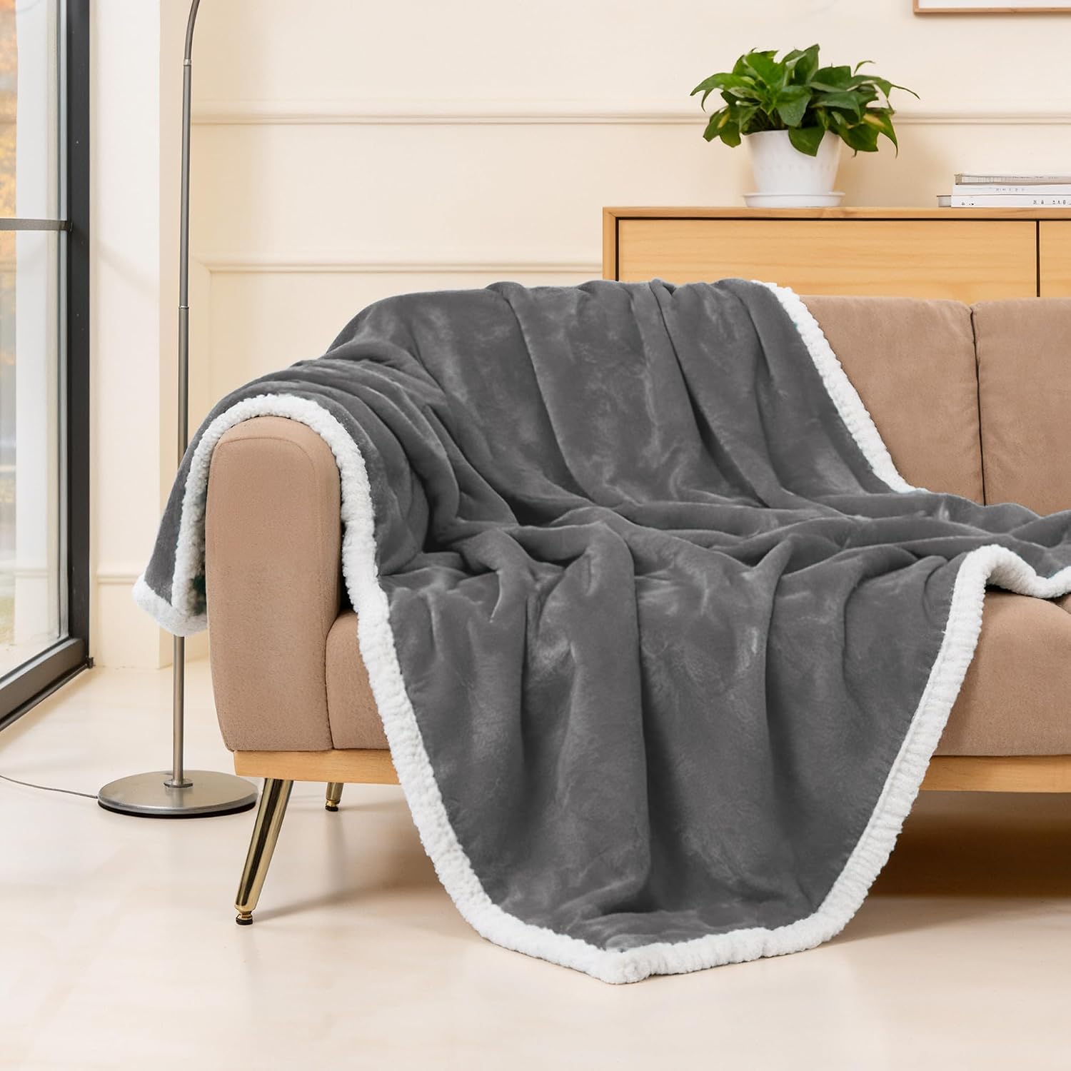 Detalle de BEAUTEX Sherpa blanket Throw Blanket, 50" x 60", Flannel and Sherpa