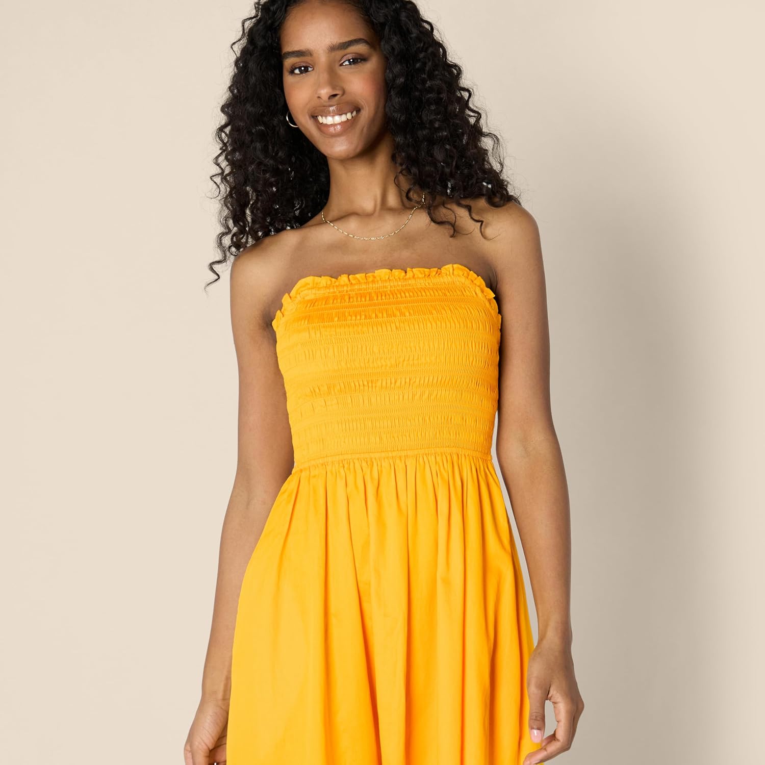 Thumbnail 3 de Amazon Essentials women’s regular-fit cotton sateen smocked bodice midi dress