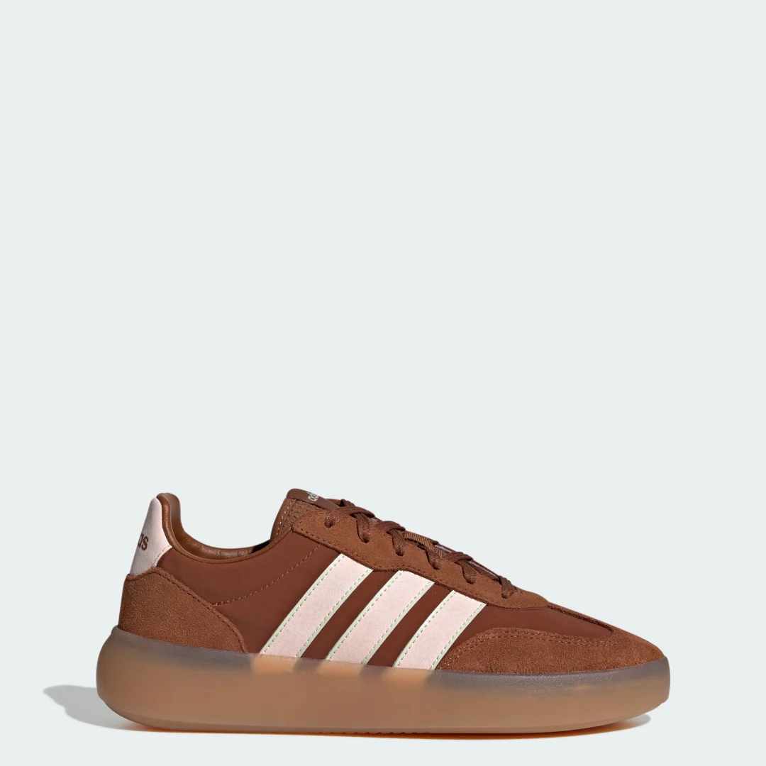 Detalle de Zapatilla Barreda Decode de Adidas: motor urbano en color marrón