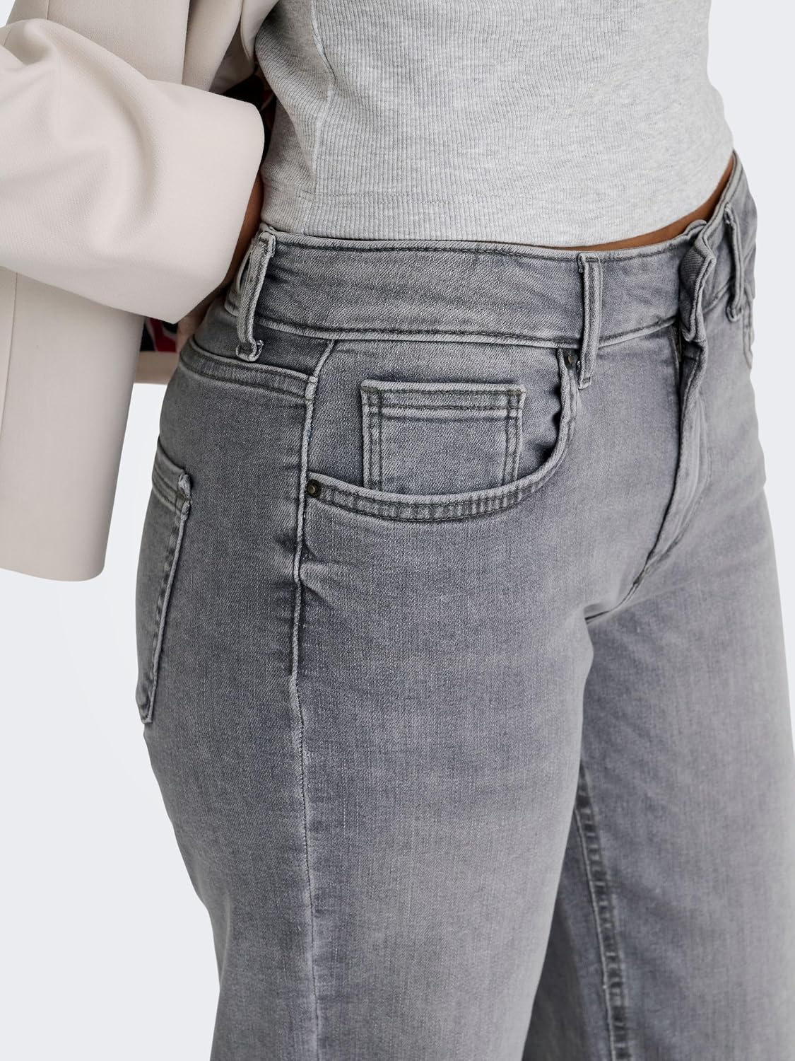 Detalle de ONLY Female Straight-Fit Jeans ONLBLUSH mit mittlerer Taille – gerade geschnittene Denim-Jeans für den Alltag