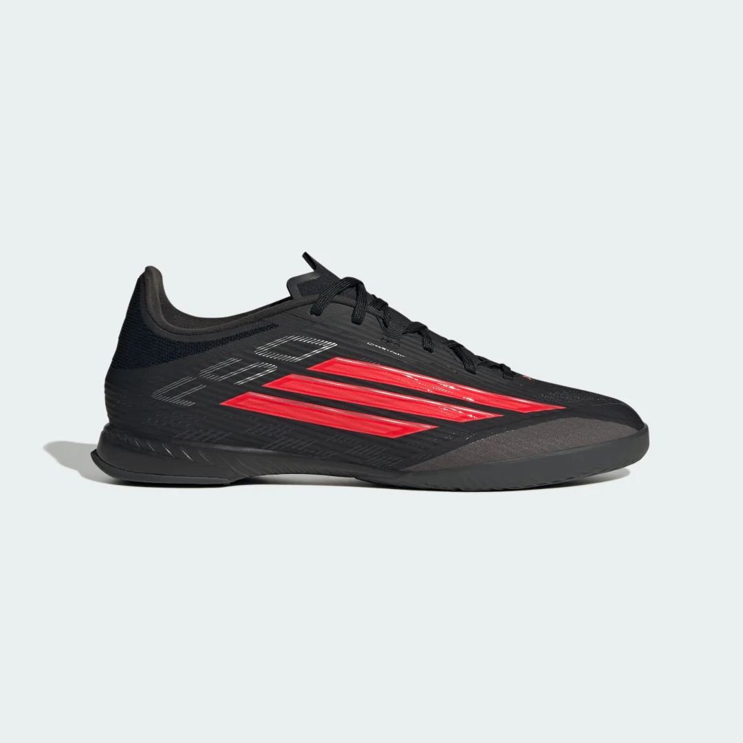 Detalle 2 de Adidas F50 LEAGUE Indoor: zapatilla de fútbol sala en negro para interiores