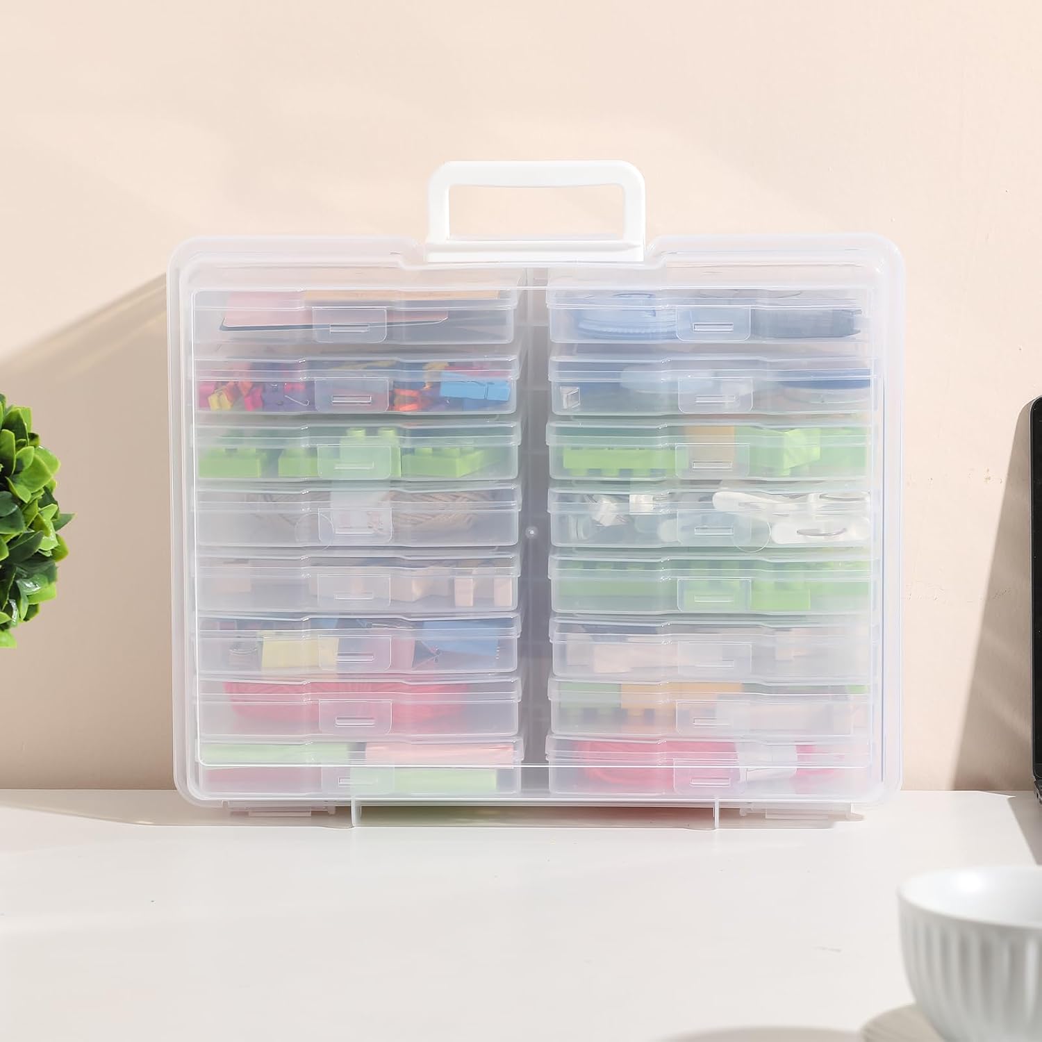 Thumbnail 6 de novelinks NEWNL08B Photo Storage Box, 16 Clear 4" x 6" Cases