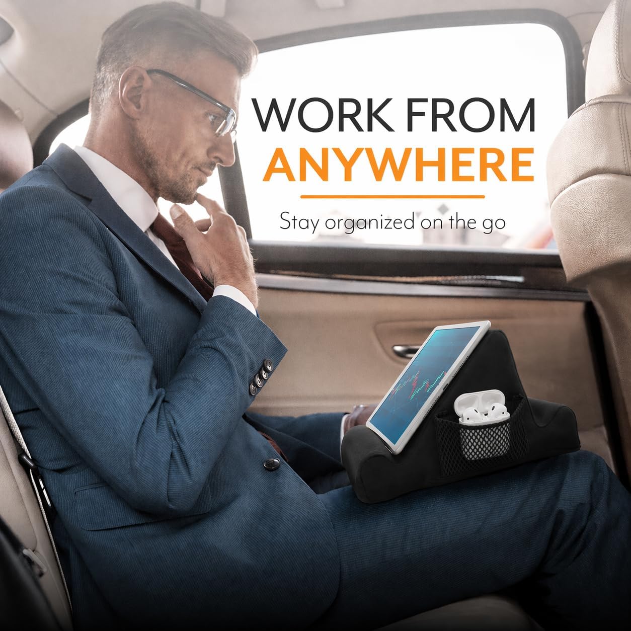 Detalle de Brookstone Tablet Lap Cushion: Hands-Free Tablet & Phone Holder for Bed, Travel, and Everyday Reading