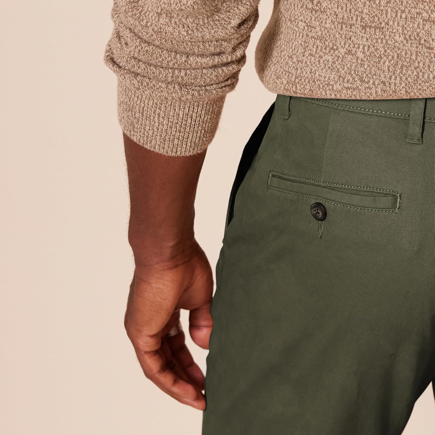 Thumbnail 3 de Amazon Essentials Men’s Slim-Fit Casual Stretch Chino Trousers (Khaki)