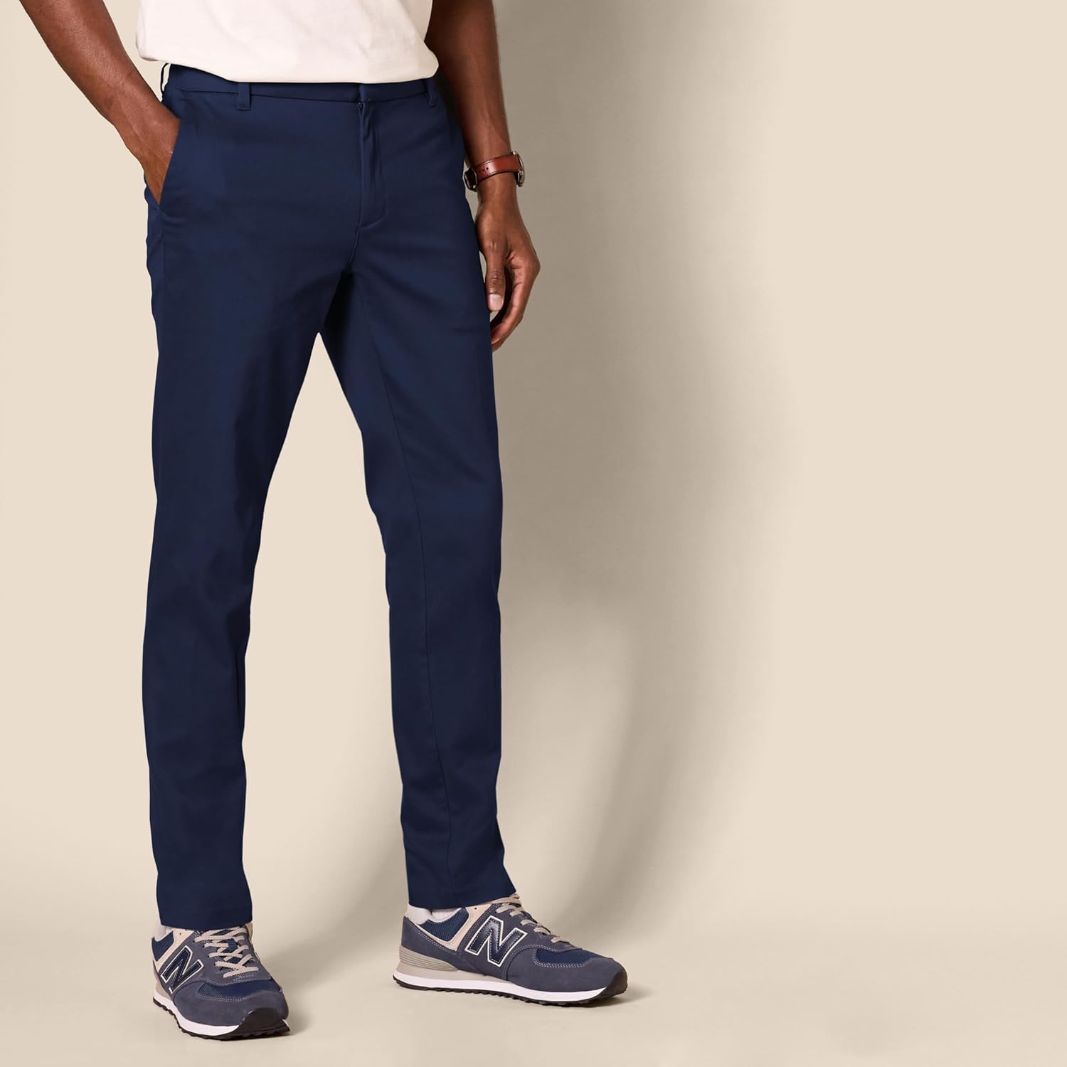 Thumbnail 6 de Amazon Essentials Men’s Slim-Fit Wrinkle-Resistant Flat-Front Stretch Chino Trousers