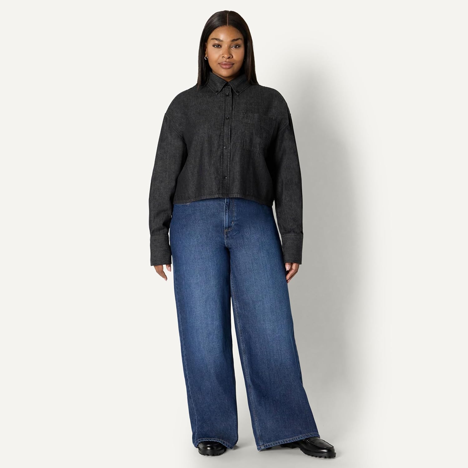 Thumbnail 6 de Amazon Essentials Damen kurzes Jeanshemd (Übergroß, knöpfbar, Denim-Chambray)