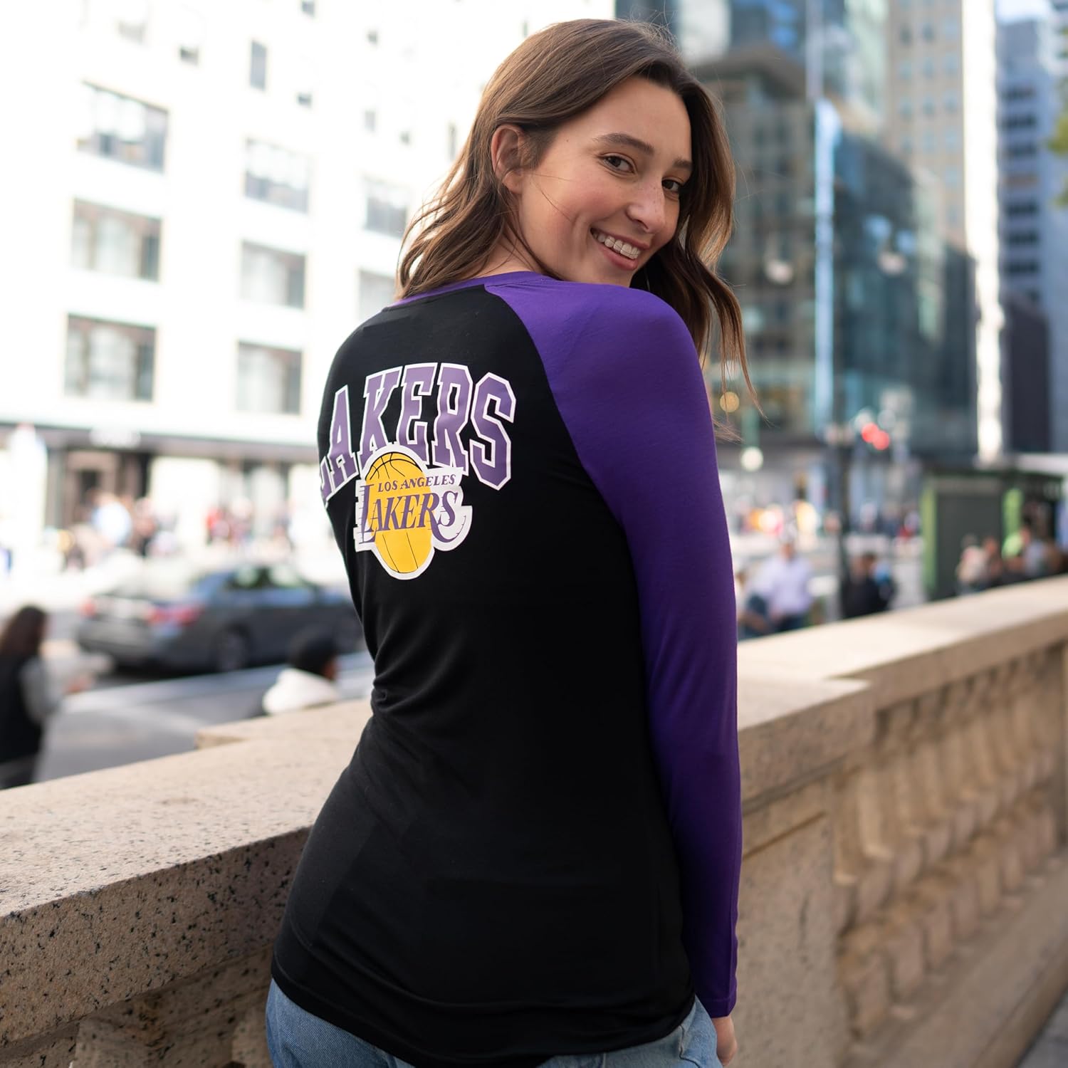 Thumbnail 3 de Ultra Game Women’s NBA Official Standard Super Soft Long Sleeve Lace-Up Shirt