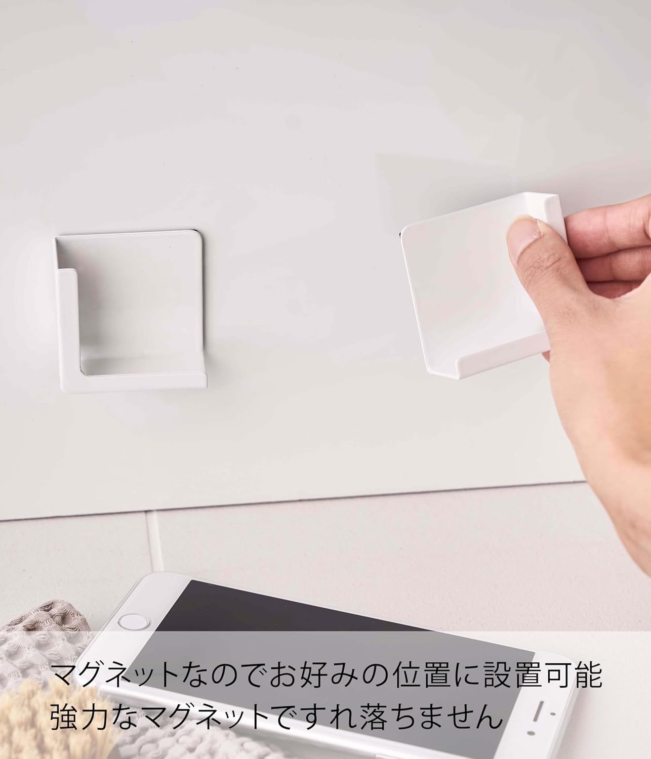 Detalle 2 de 山崎実業 tower 4981 マグネット式バスルームタブレットホルダー ホワイト