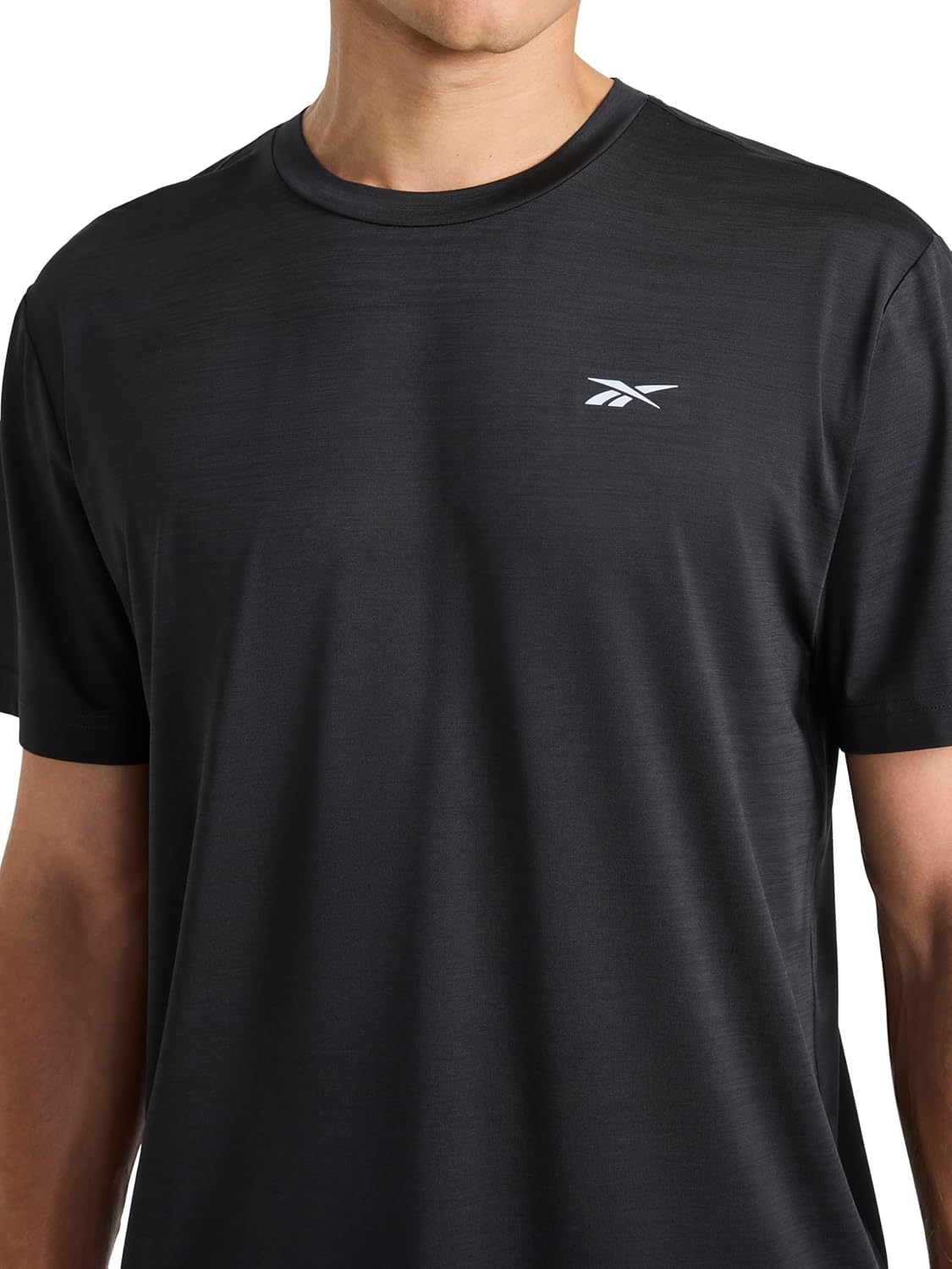 Thumbnail 2 de Reebok Men's Reflective Small Logo Crewneck T-Shirt — Standard Fit, Lightweight Cool-Touch Jersey