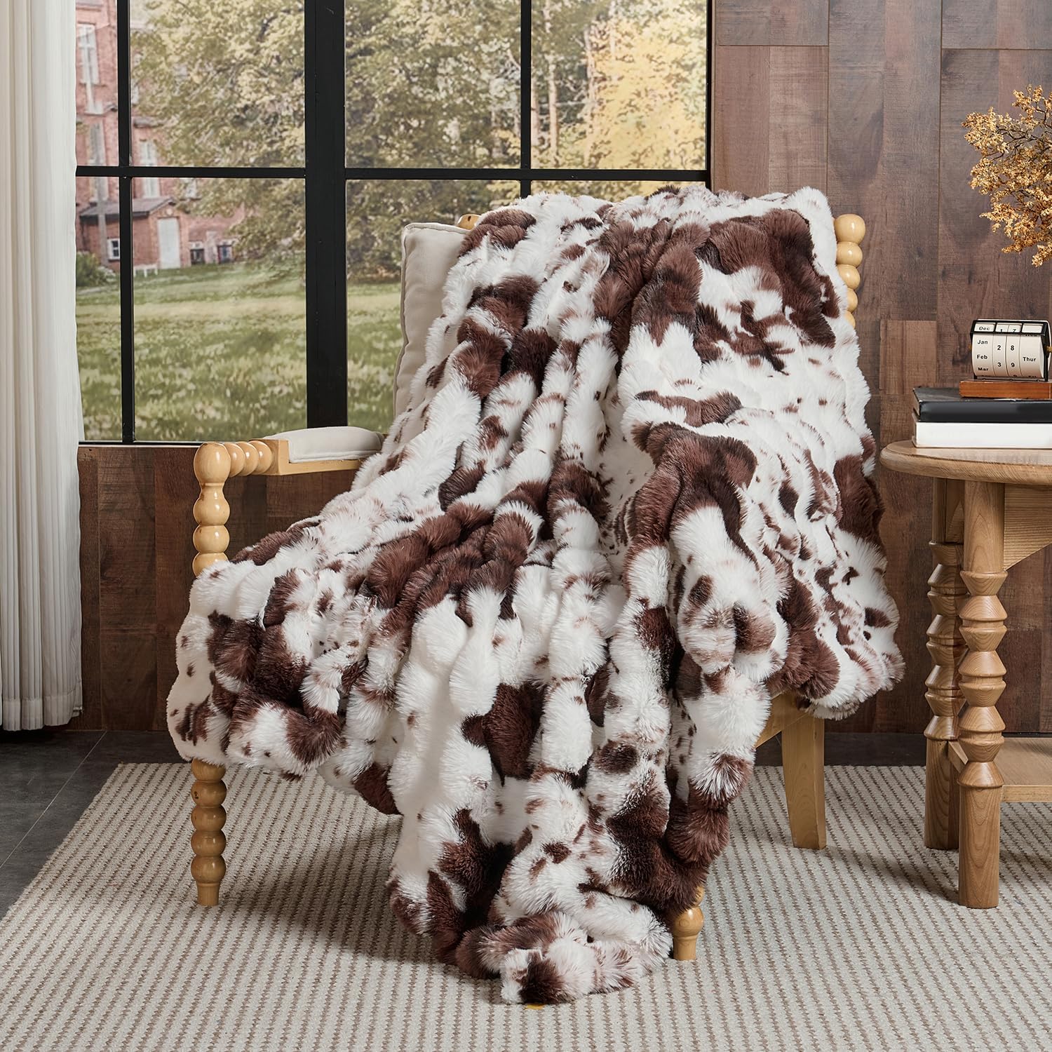 Detalle de Lotus Karen Faux Fur Throw Blanket 108x90 Inches