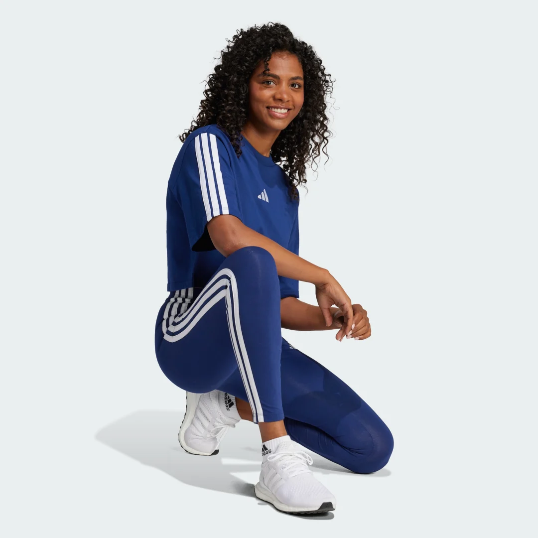 Detalle de Mallas Essentials Cotton 3 bandas de Adidas – confort y estilo diario en azul