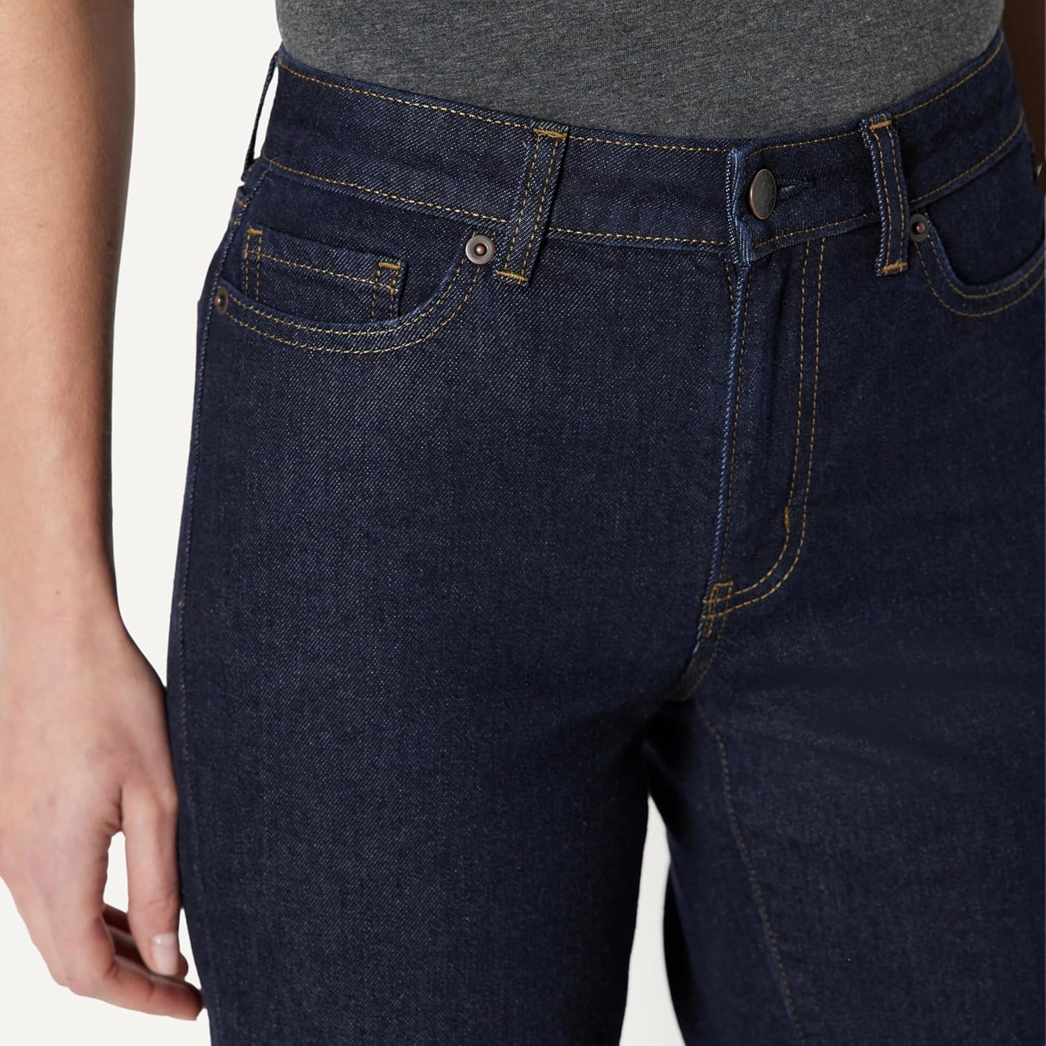 Thumbnail 3 de Amazon Essentials Women's Medium Stretch Slim-Fit Mid-Rise 9" Bermuda Jean Short