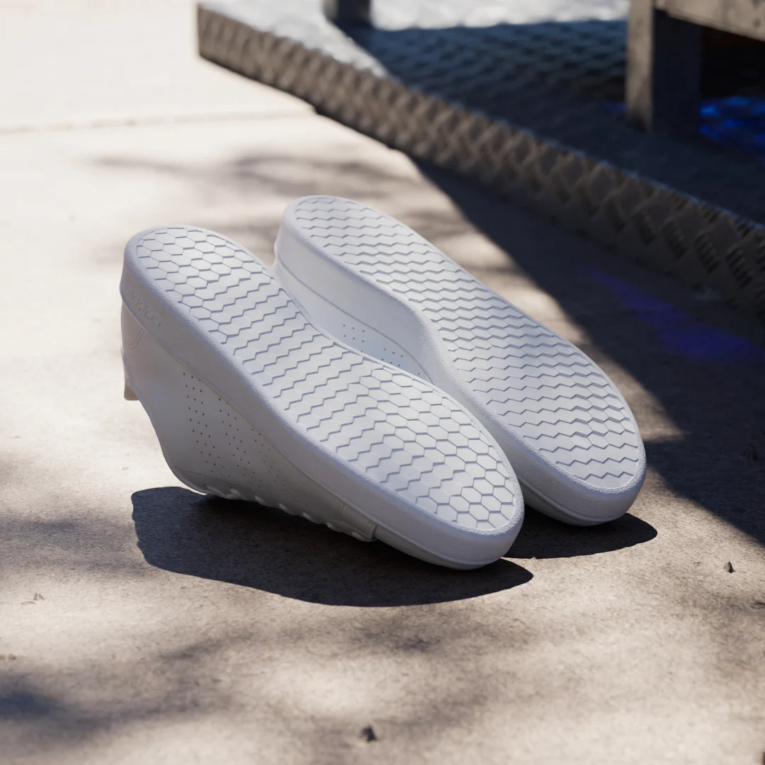 Detalle de Zapatilla Advantage Base de Adidas: comodidad y estilo clásico para el día a día
