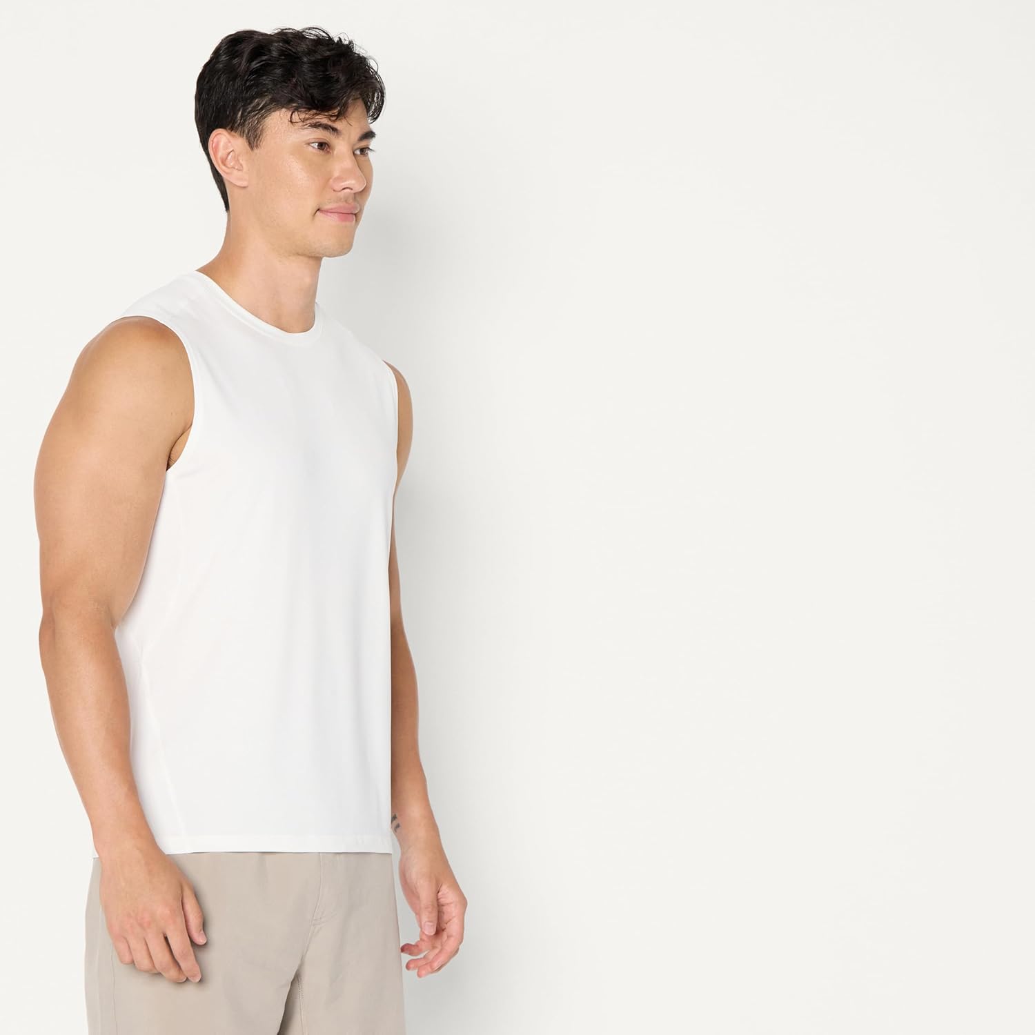 Detalle de Amazon Essentials Men's Active Quick Dry Tech Stretch Lightweight Sleeveless Muscle Shirt