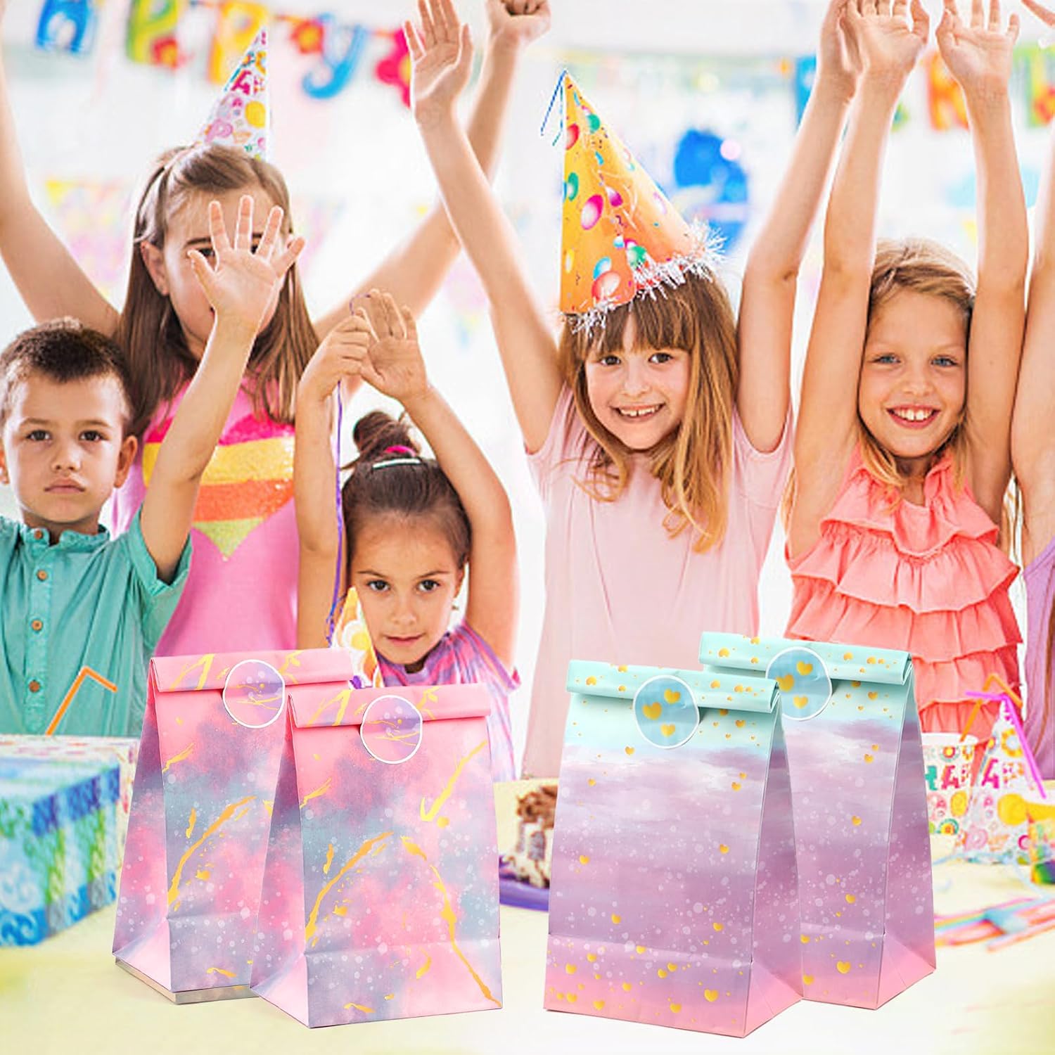 Thumbnail 6 de 12 Stück Geschenktüten Kindergeburtstag mit Aufklebern – bunte Kraftpapier-Tüten, 22×12×8 cm