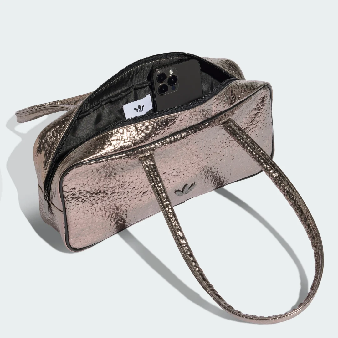 Detalle 2 de Bolso metálico Adidas ADICOLOR ELONGATED AIRLINER Gris
