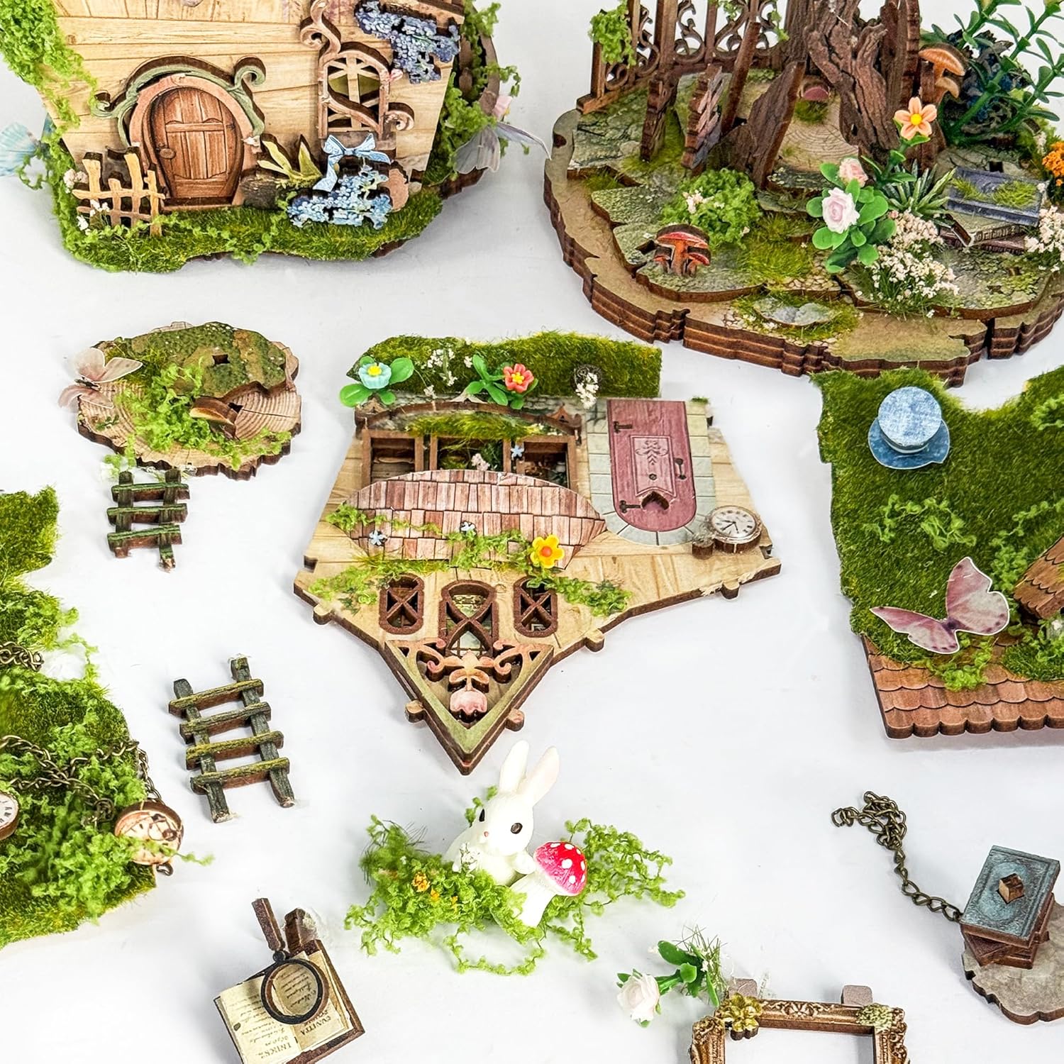 Detalle de Rowan's Tree House Book Nook for Adults – DIY Miniature Kit