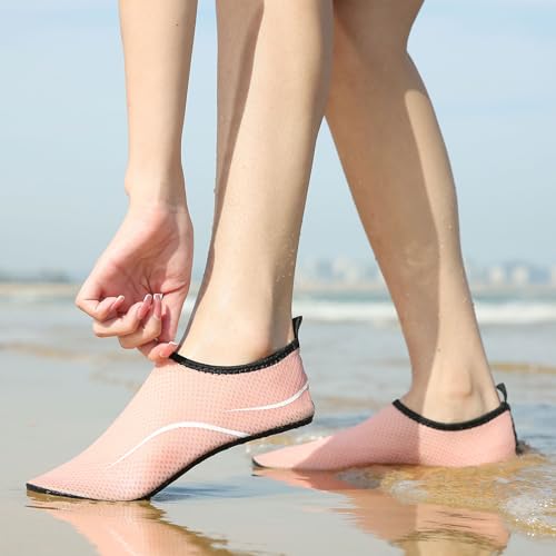Detalle de RUOMU Badeschuhe Damen – Wasserschuhe Schnell Trocknend, rutschfest, Barfußgefühl, Rosa 38 EU