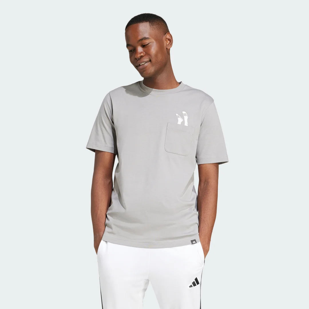 Thumbnail 2 de Adidas Camiseta Lounge Slides Graphic Pocket Gris