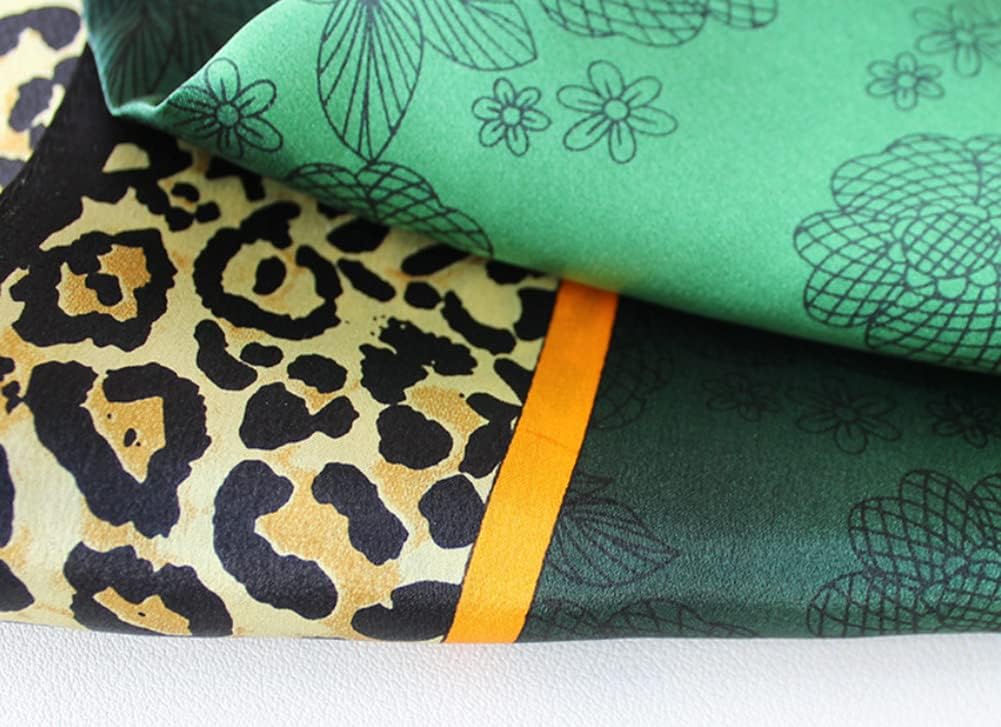 Detalle de JERLA Silk Scarf 26.7-Inch Square