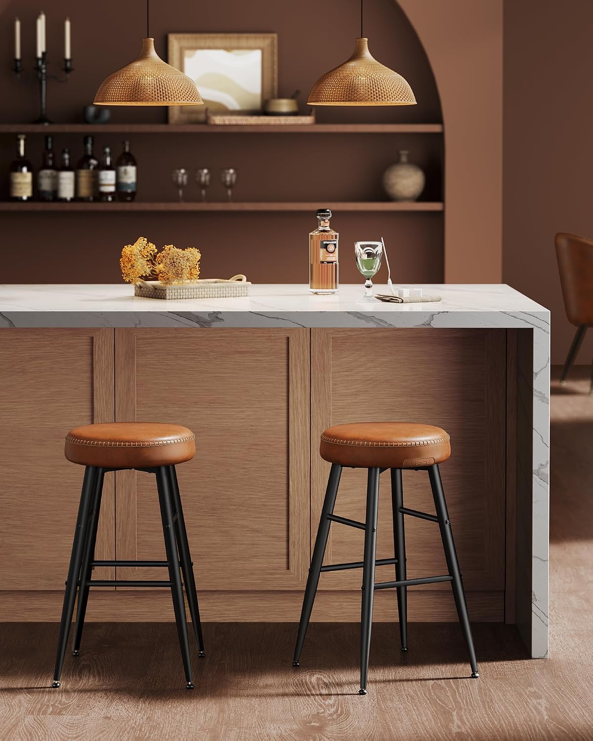 Detalle 2 de VASAGLE EKHO Collezione: Sgabelli Cucina da Bar, Set da 2, altezza 63 cm, PU con cucitura marrone caramello (LBC080K01V1)