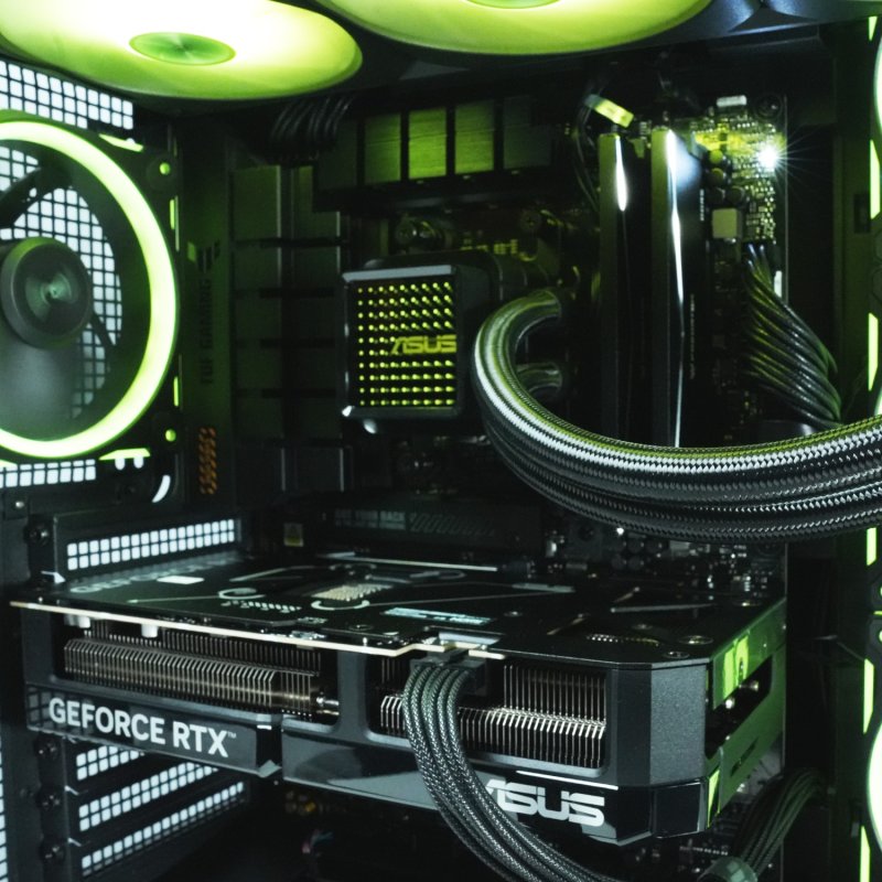 Detalle 2 de Epical-Q Umel Evo: PC gaming potente con Ryzen 9 9950X, 64 GB, 2 TB NVMe y RTX 5080