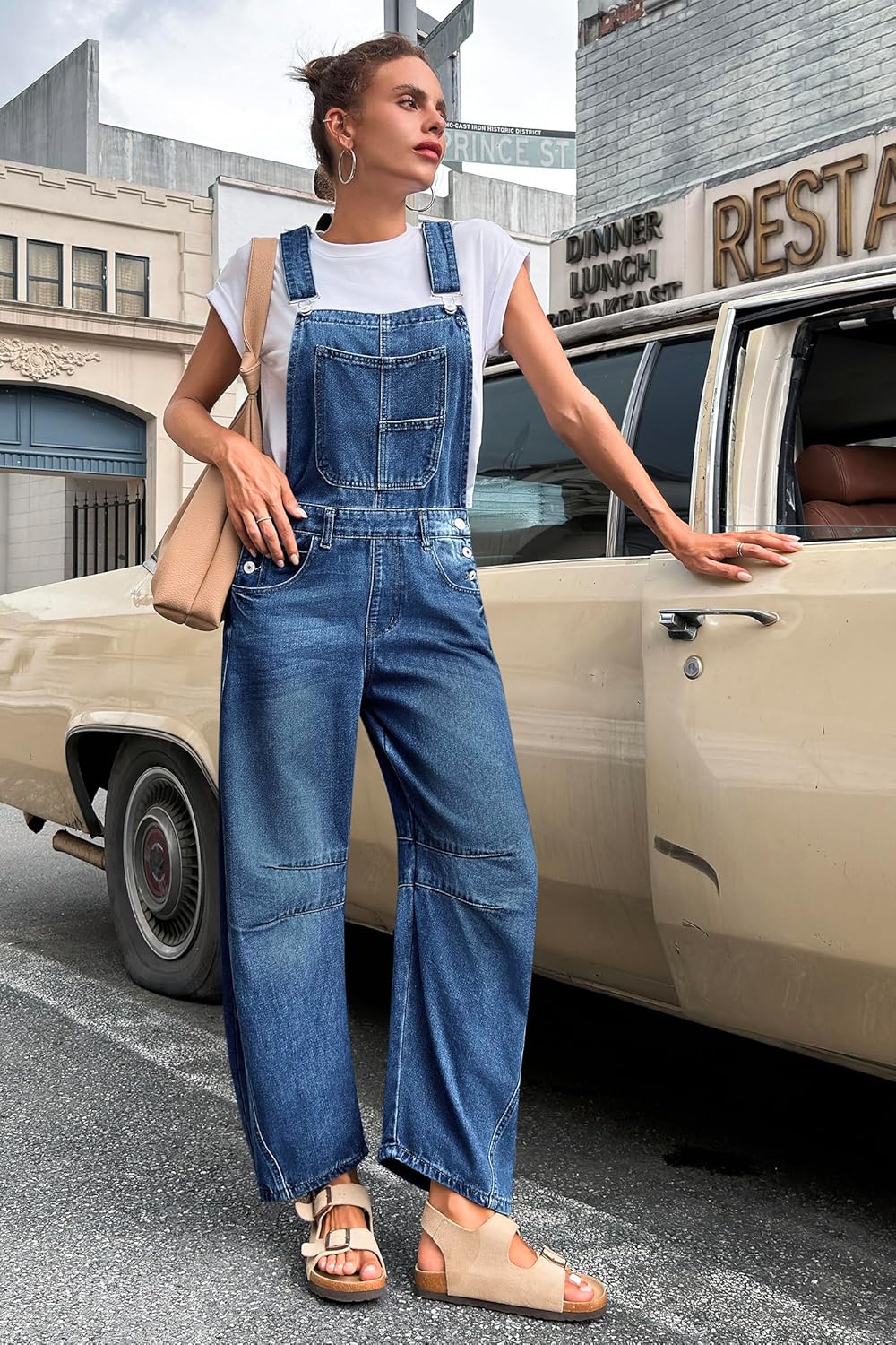 Detalle de PLNOTME Women's Denim Bib Overalls with Barrel Leg – Adjustable Straps, Front Pocket Bib, and Multiple Pockets