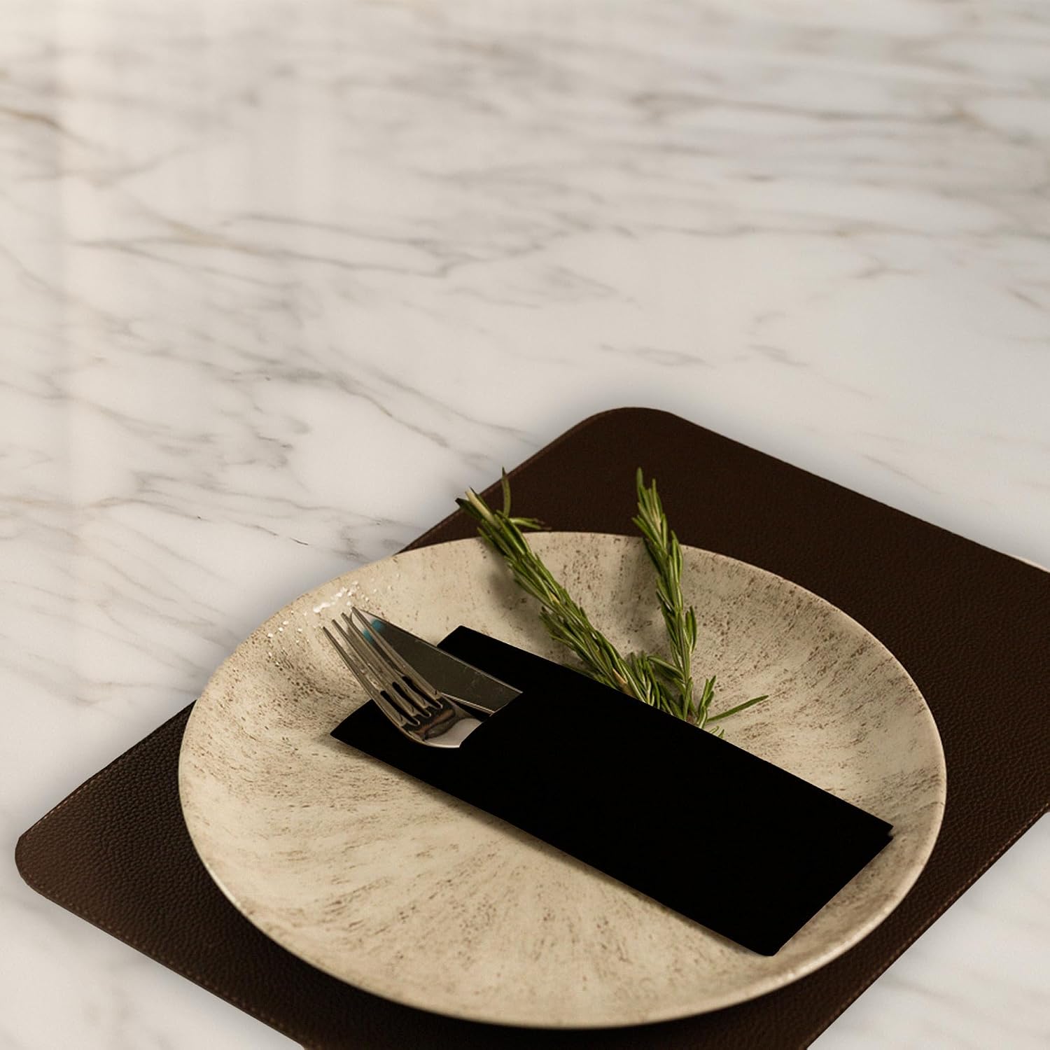 Thumbnail 1 de Airlaid Besteckservietten von Gastroservietten.de – Bestecktaschen mit Serviette, 32 × 40 cm, schwarz (50 Stück)