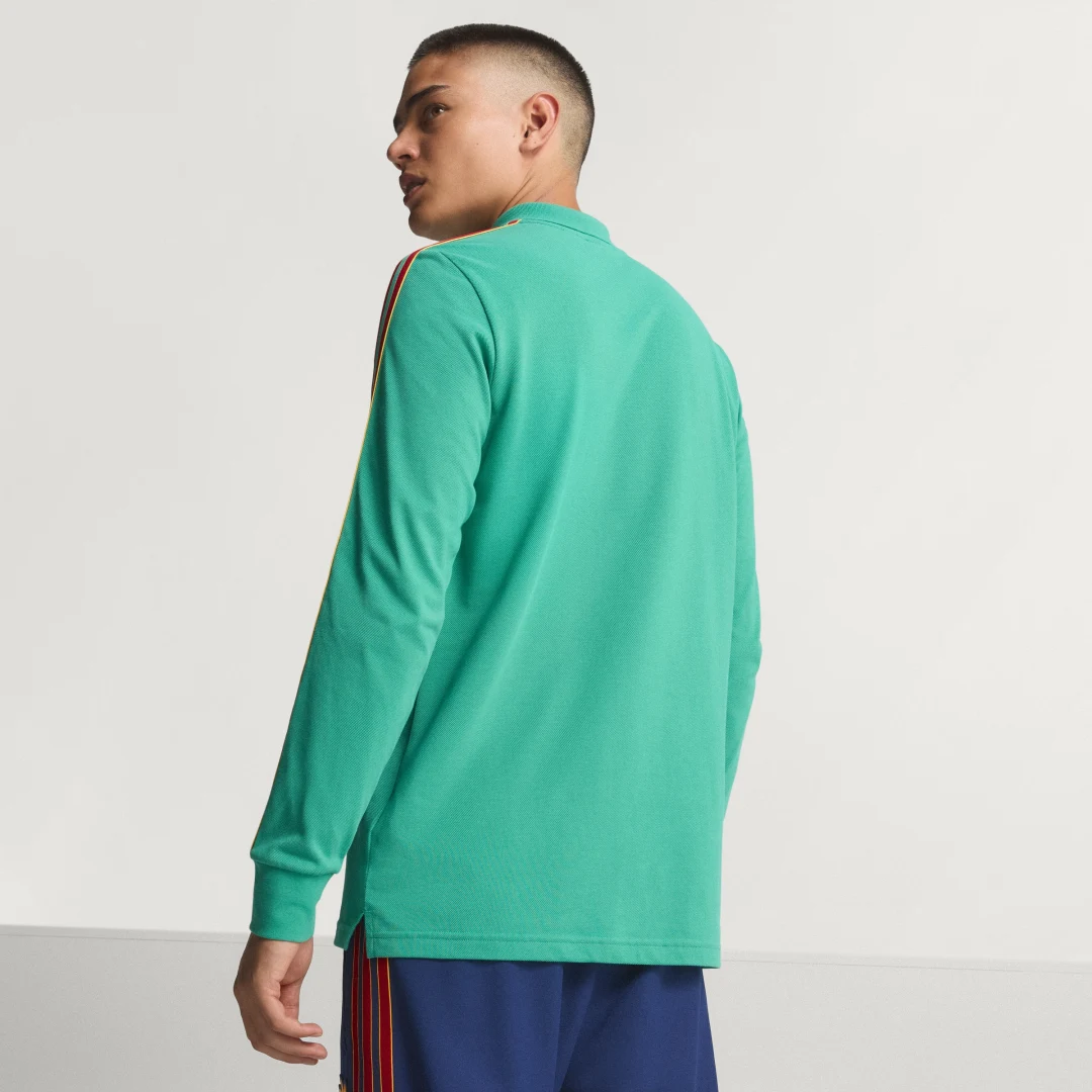 Detalle 2 de Polo manga larga AS Roma Terrace Icons de Adidas – Verde, estilo y comodidad para fans del club