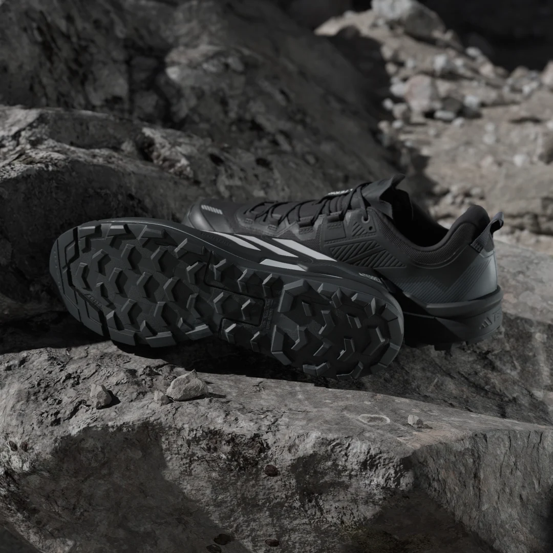 Detalle de Adidas Terrex Skychaser Tech GORE-TEX Hiking: zapatilla de senderismo impermeable para rutas técnicas