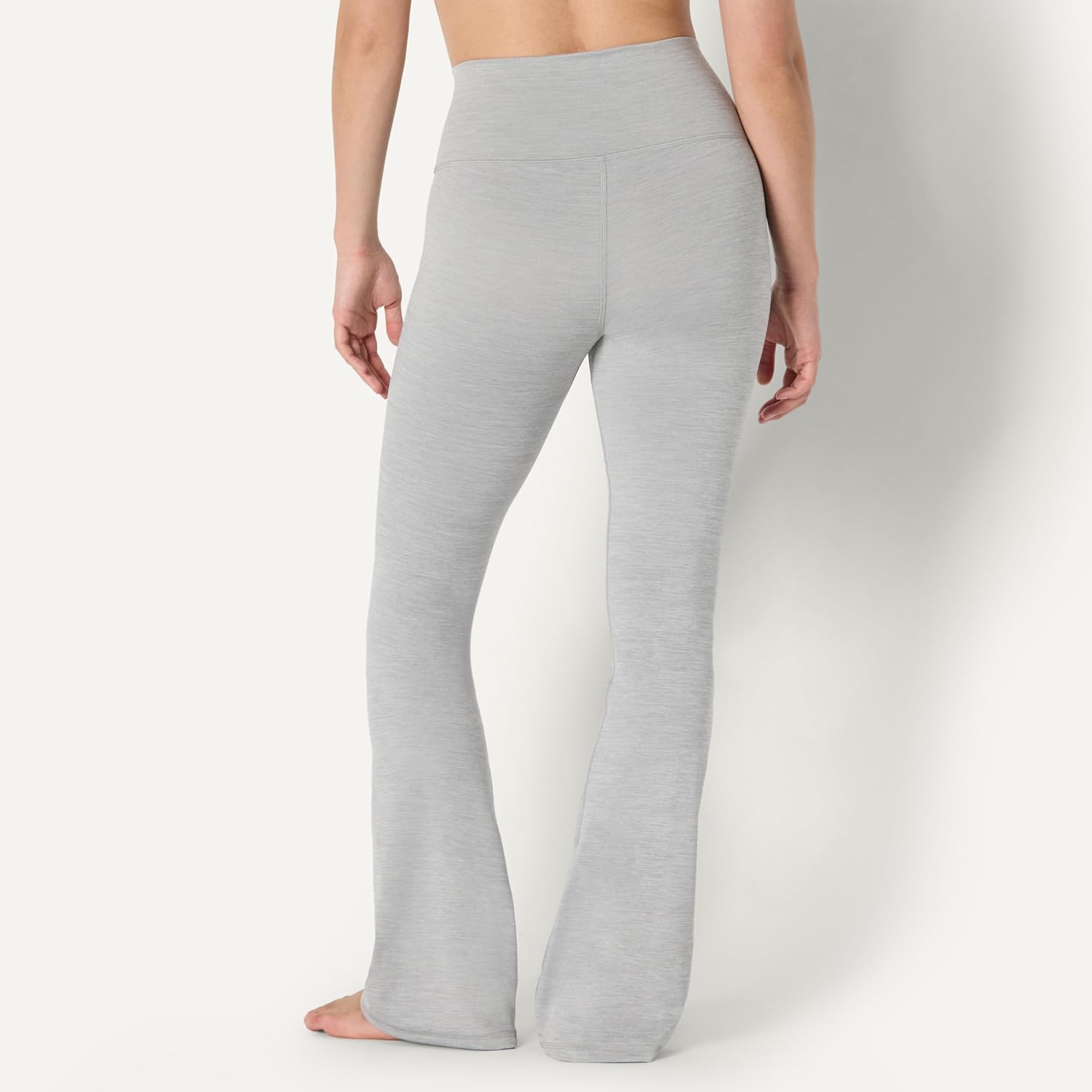 Detalle de Amazon Essentials Women's Active FormFlex Buttery Soft Flared Leggings: High Waist, 31.5" Inseam, Full Length
