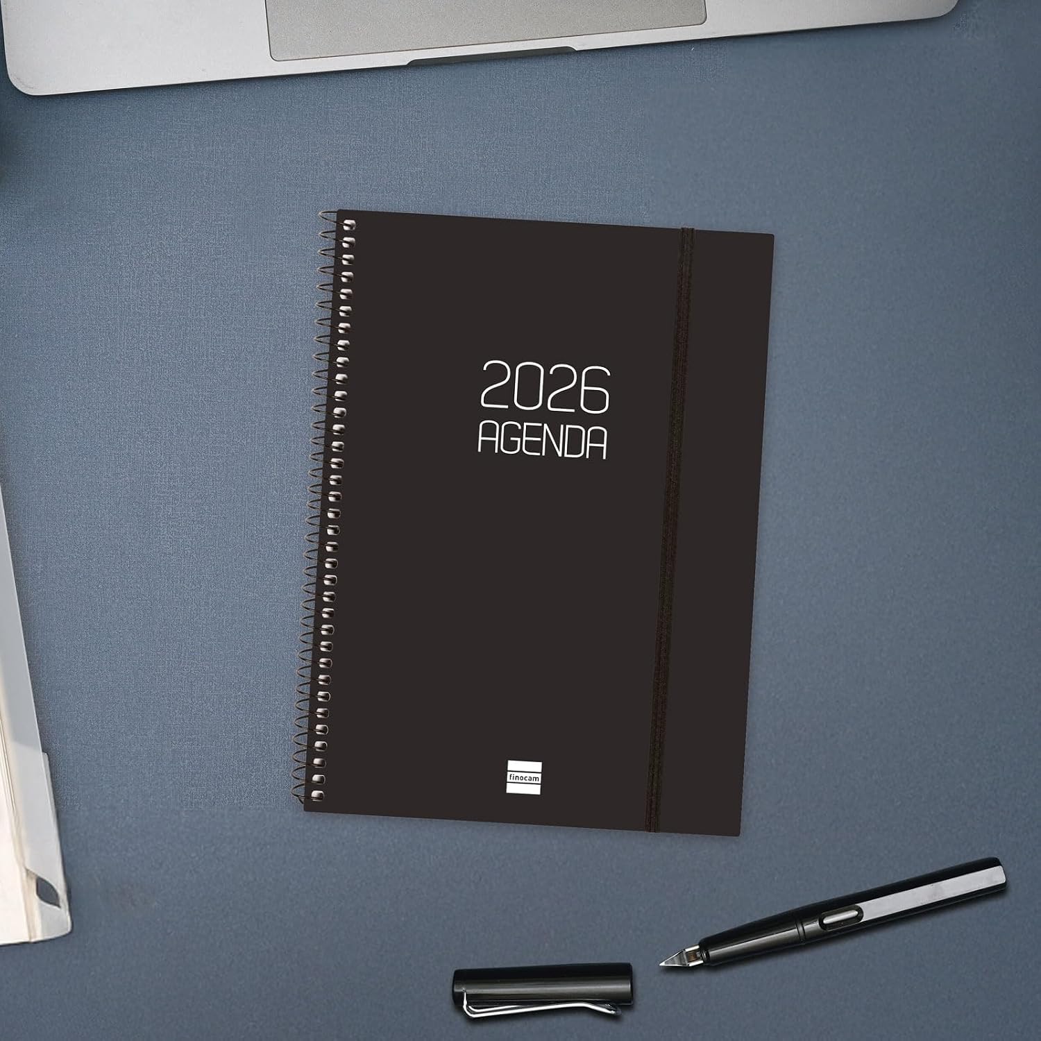 Detalle 2 de Finocam Agenda Spirale 2026 Settimana layout orizzontale (Gennaio–Dicembre) con elastico, copertina in polipropilene opaco – Italiano