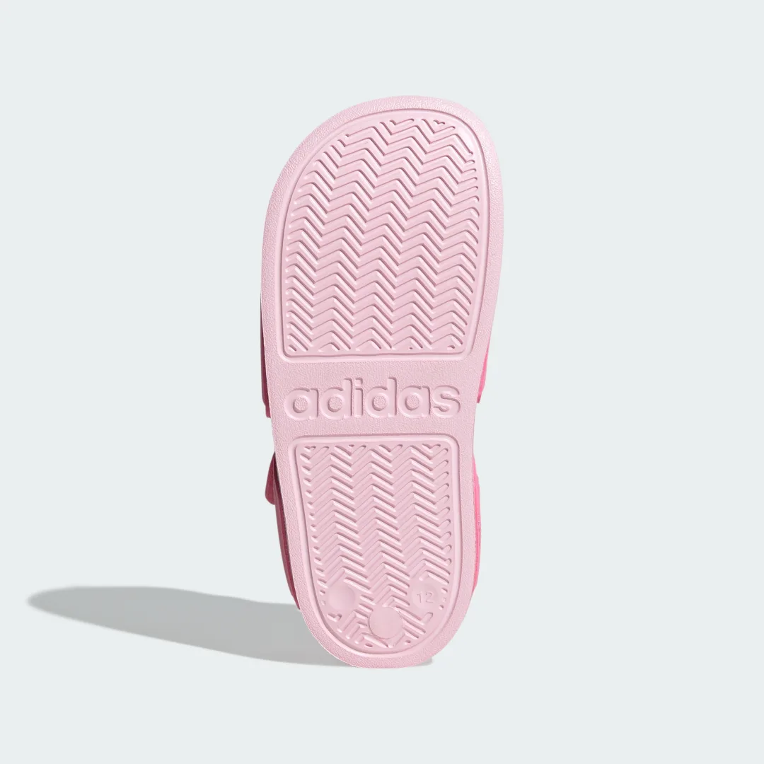 Detalle de Adidas Sandalia Adilette rosa: comodidad para el día a día en formato sandalia