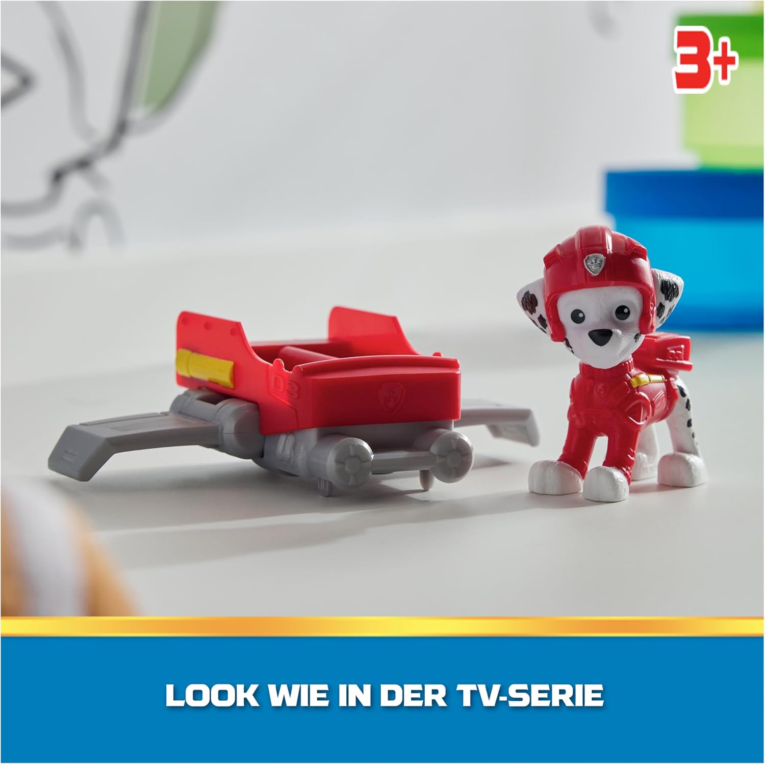 Detalle 2 de PAW Patrol Marshall Action Pup Spielfigur mit Mini-Rettungsflugzeug und ausklappbaren Flügeln (ab 3 Jahren)