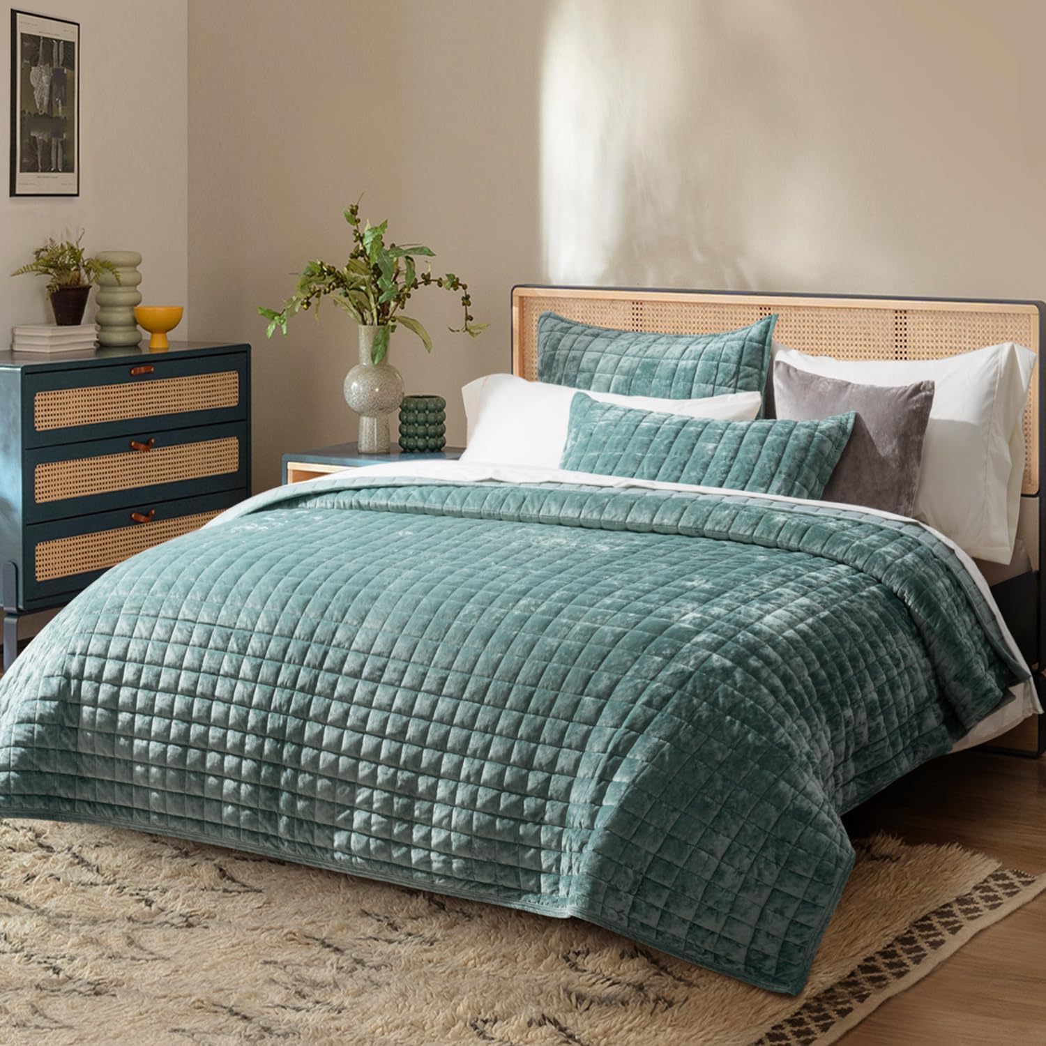 Thumbnail 1 de RECYCO Luxury Velvet Quilt Set (Twin/Twin XL) in Aqua Green with Matching Pillow Sham