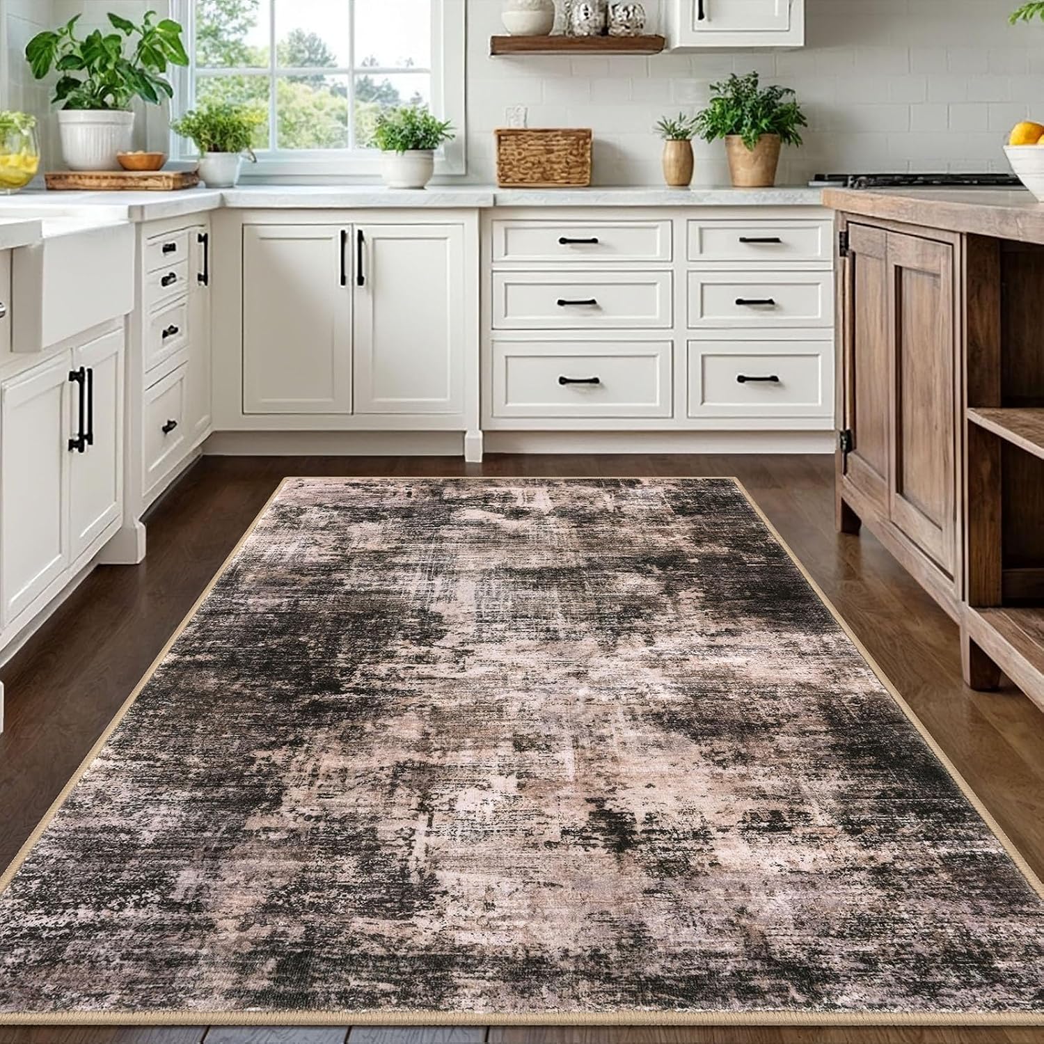 Detalle de IOHOUZE Abstract Area Rug, 5x7 ft — Washable, Non-Slip, Brown/Rust