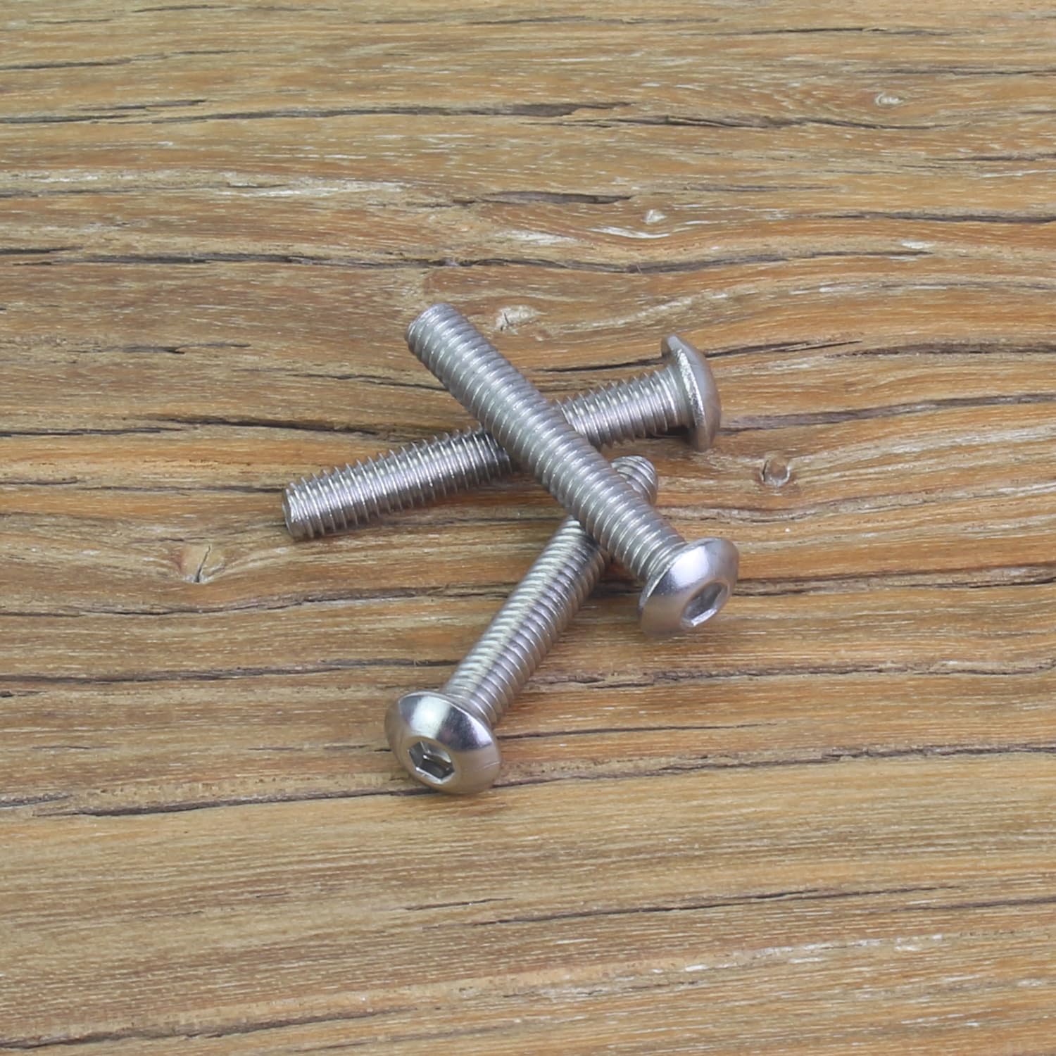 Detalle 2 de Sutemribor Button Head Socket Cap Screws, M4 x 25mm