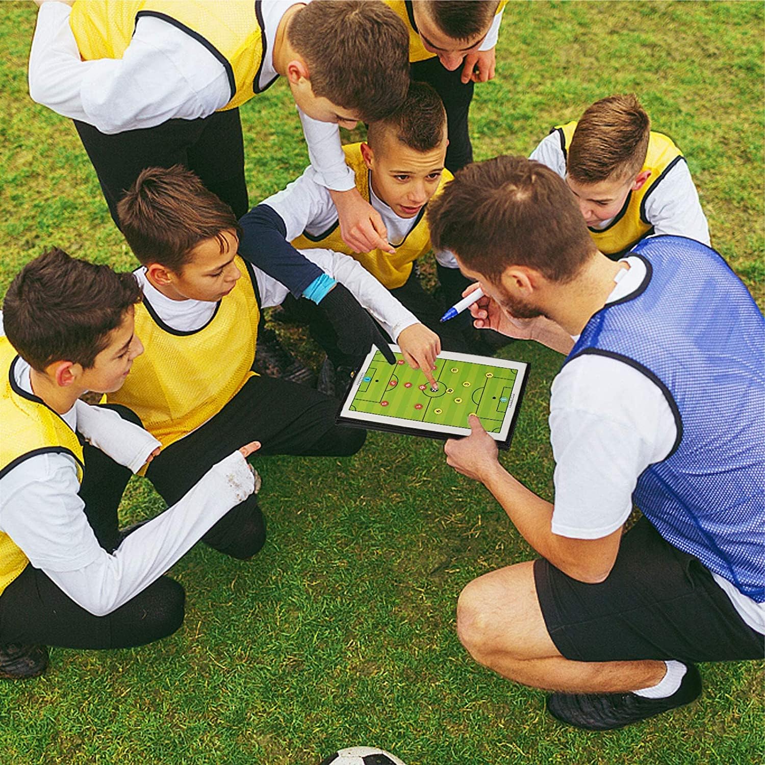 Detalle de CREADY magnetisch voetbaltrainingsbord met veld- en halfveldweergave