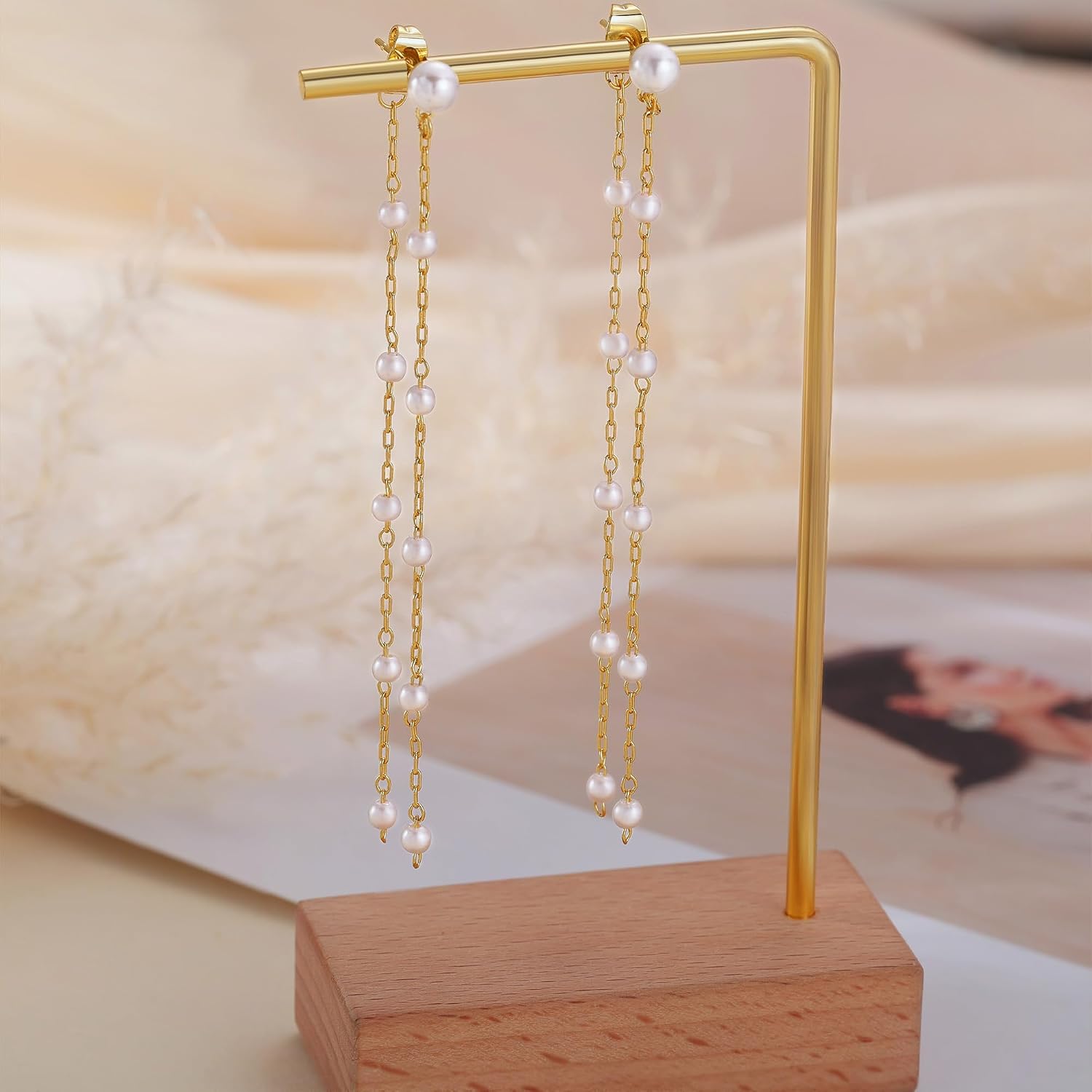 Detalle 2 de Moodear Pearl Drop Earrings, 14K Gold-Plated