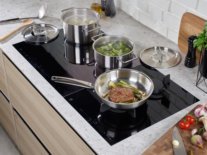 Thumbnail 4 de Fissler Pure Collection Bratpfanne 28 cm – für scharfes Anbraten und genaue Dosierung beim Kochen