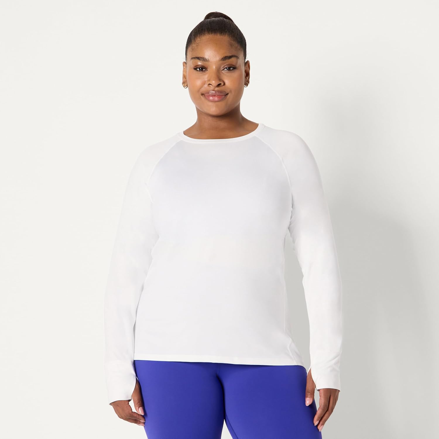 Detalle de Amazon Essentials Damen Leichtes Schnelltrocknendes Tech Stretch Langarm-T-Shirt mit Rundhalsausschnitt – Relaxed Fit (Auch in Übergröße erhältlich)