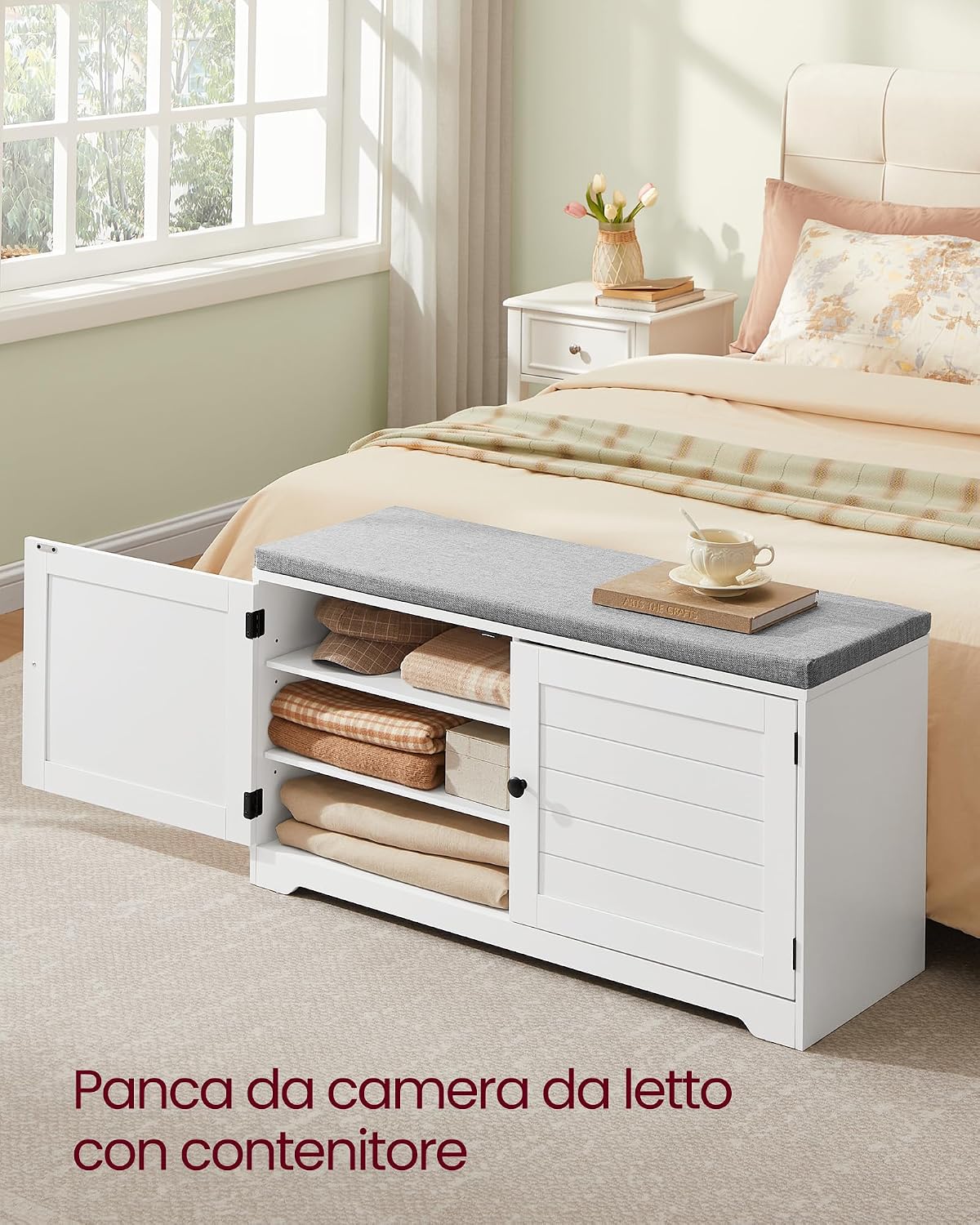Detalle 2 de VASAGLE LSB044W01 Panca scarpiera con 3 livelli, ante e cuscino rimovibile (35,5 × 101 × 52,5 cm) bianco nuvola/grigio tortora