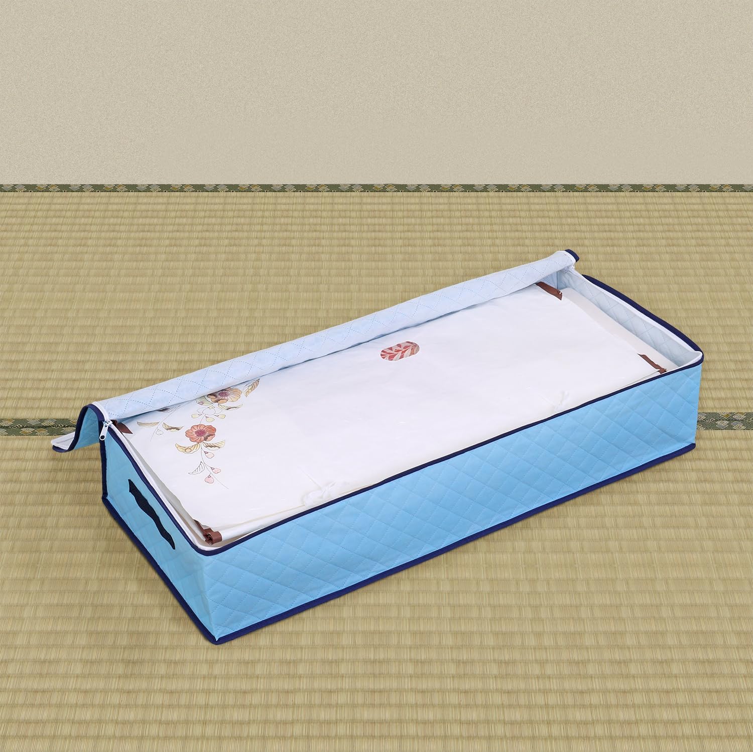 Detalle 2 de アストロ 616-42 除湿・防ダニ着物収納ケース たとう紙ごと約4~6枚収納、通気性不織布・持ち手付き