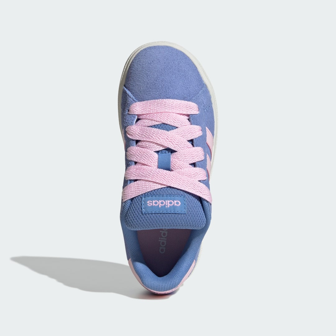 Detalle de Adidas Grand Court 00s en azul: comodidad clásica para el día a día