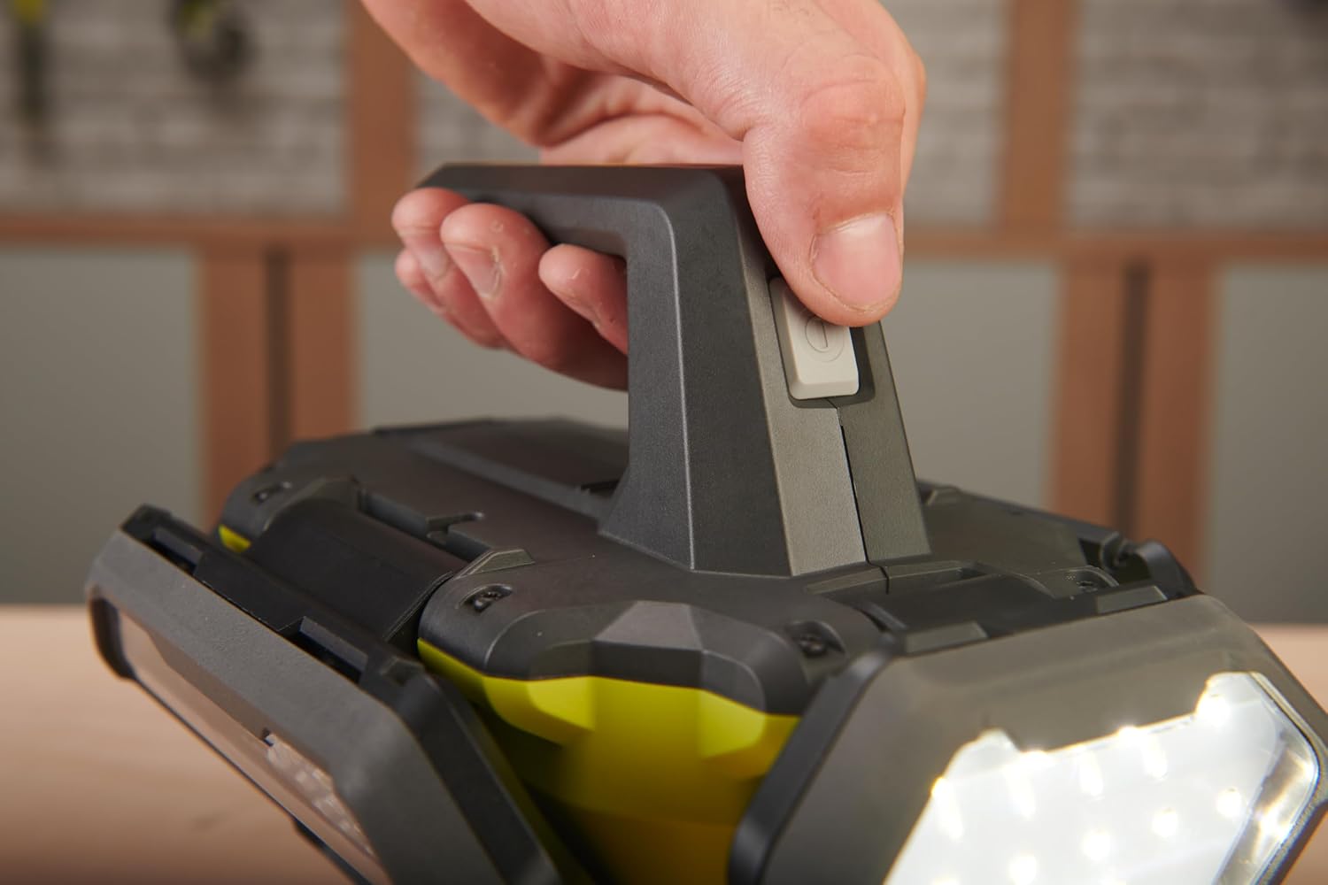 Thumbnail 6 de RYOBI R18L360-0 18V ONE+ Cordless LED 360 Luce: illuminazione potente e versatile per ogni ambiente