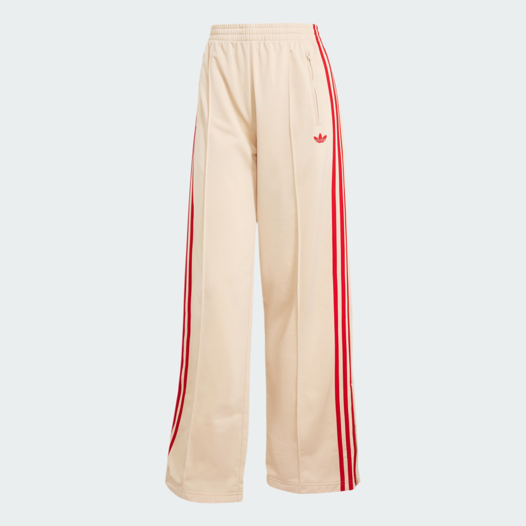Detalle de Pantalón Firebird Loose de Adidas: estilo cómodo para el día a día