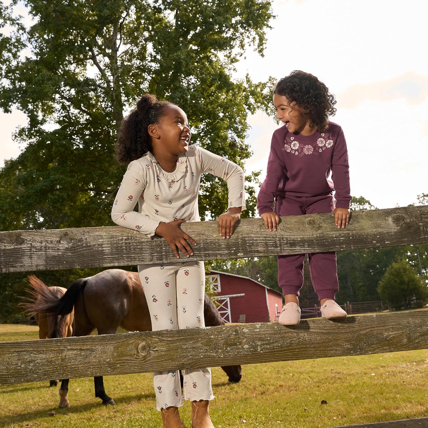 Detalle de Modern Moments by Gerber Toddler Sweatshirt and Jogger Set 3T
